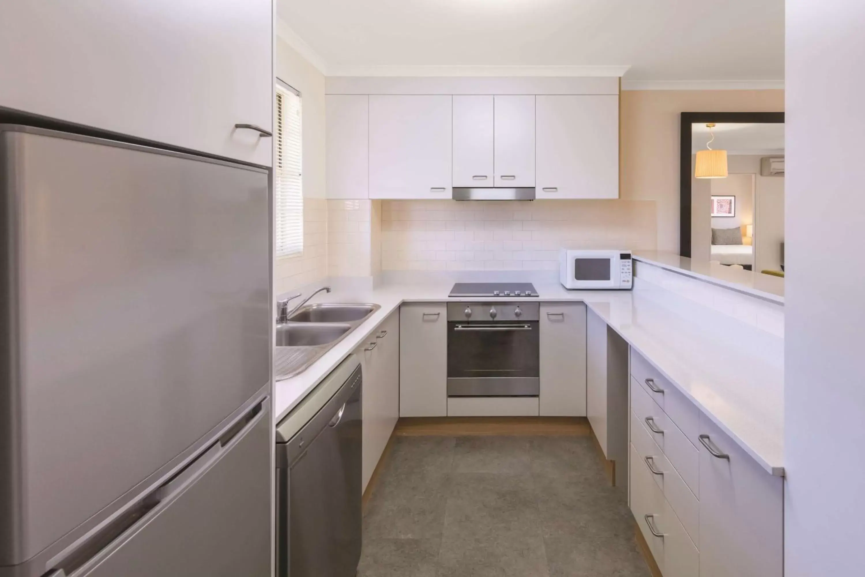 Kitchen or kitchenette, Kitchen/Kitchenette in Adina Serviced Apartments Canberra Kingston