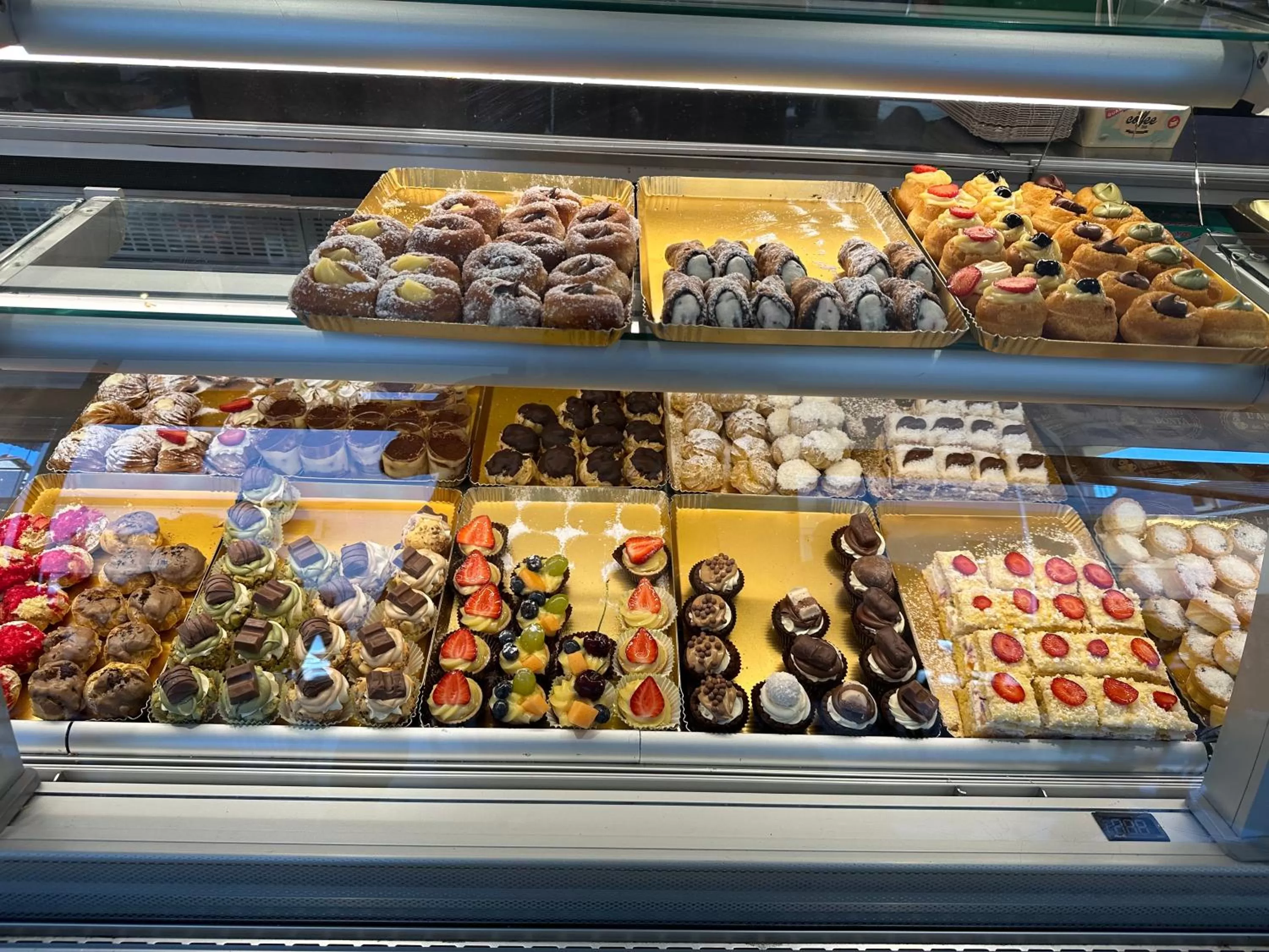 Breakfast in D ANNUNZIO house