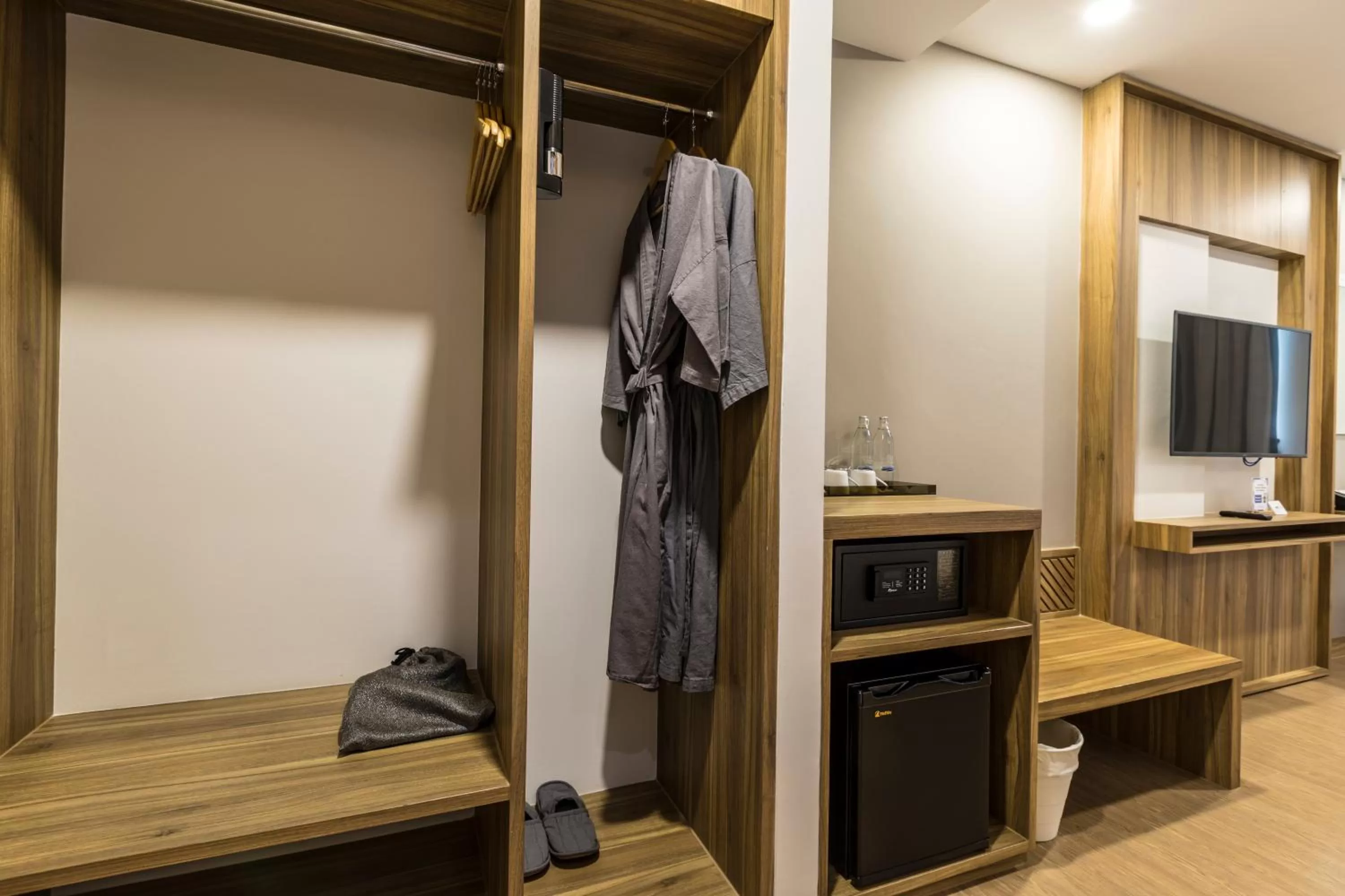 TV and multimedia in Canalis Suvarnabhumi Airport Hotel