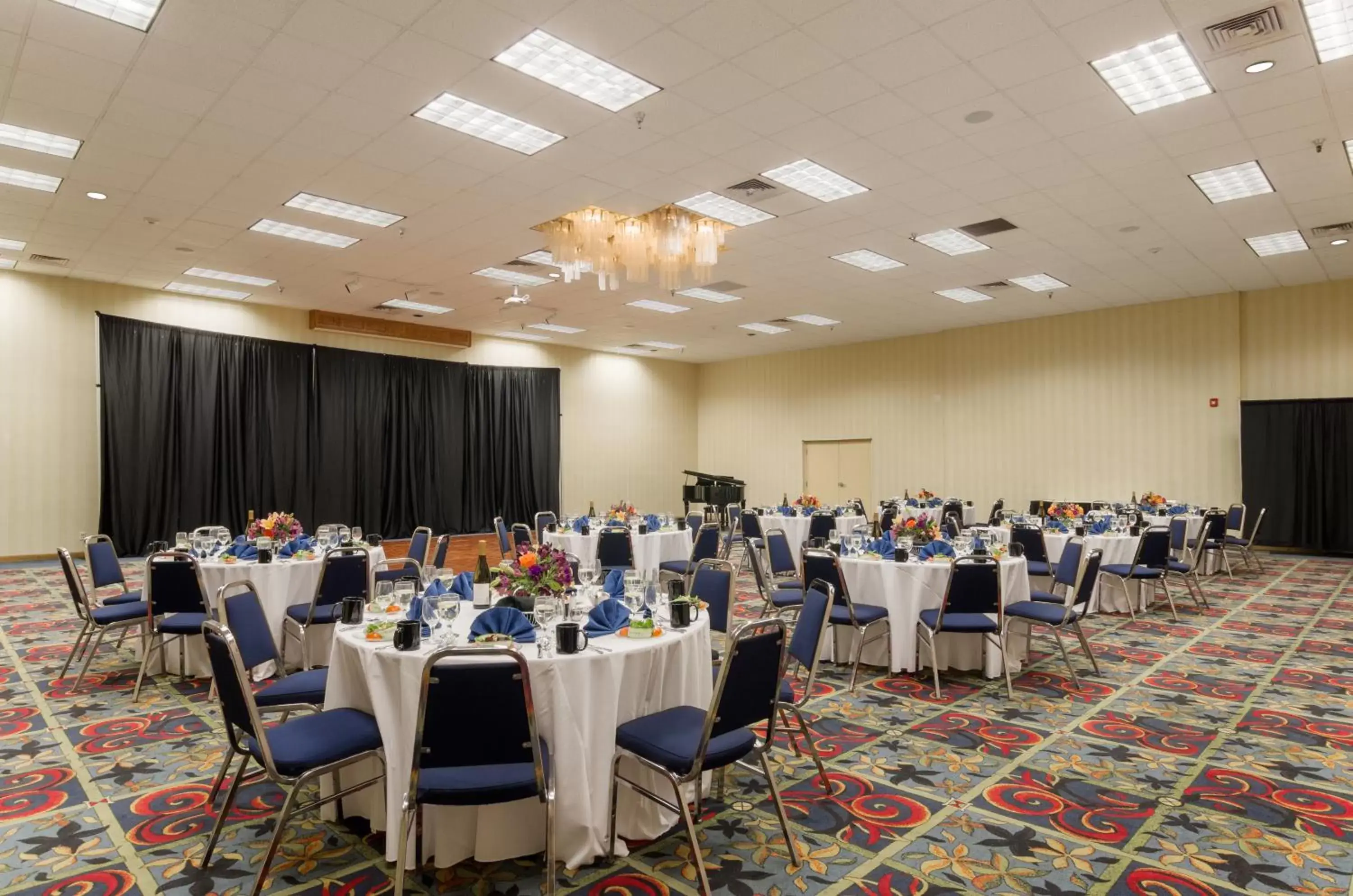 Meeting/conference room, Banquet Facilities in Red Lion Hotel Cheyenne