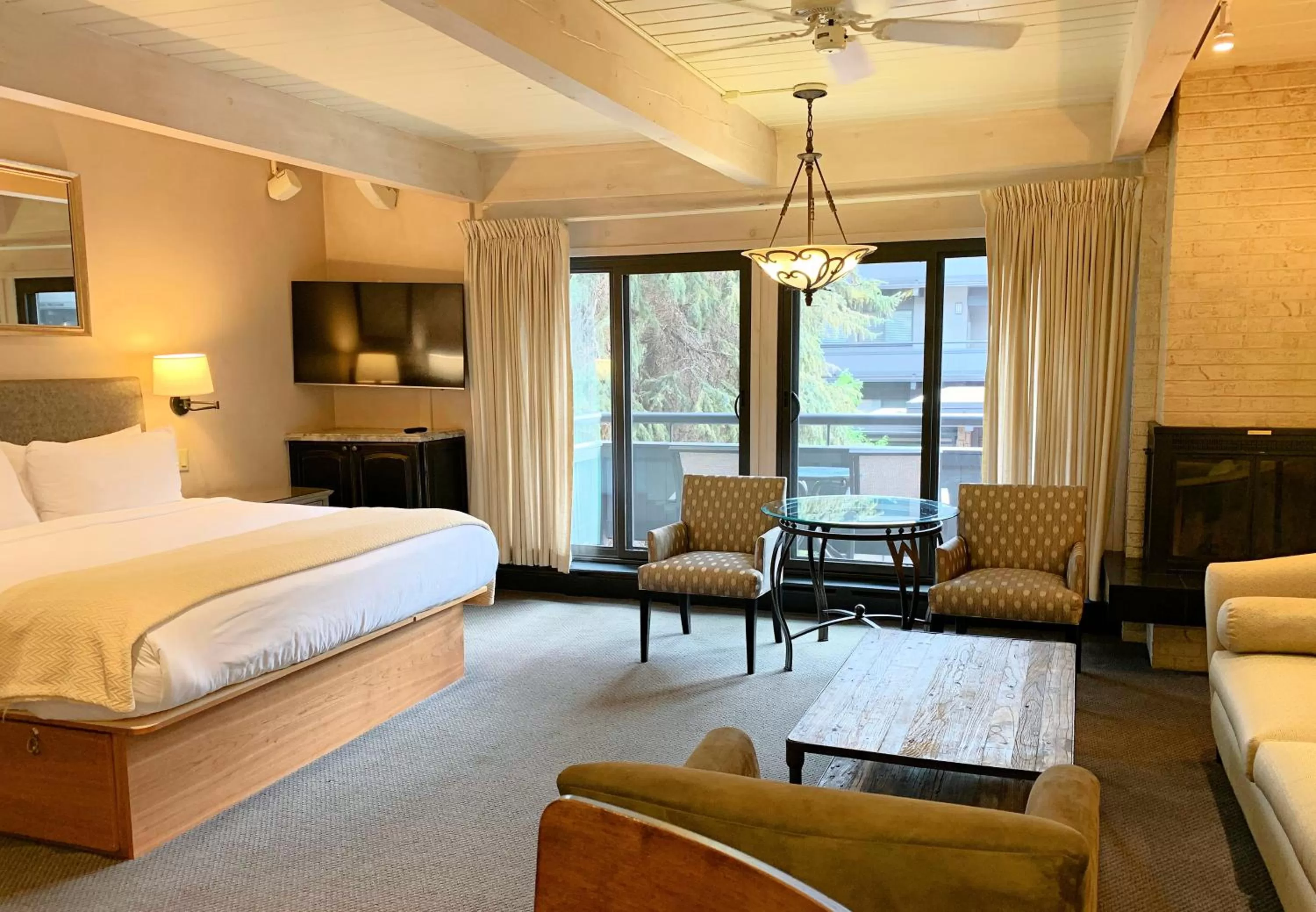 View (from property/room), Bed in Aspen Square Condominium Hotel