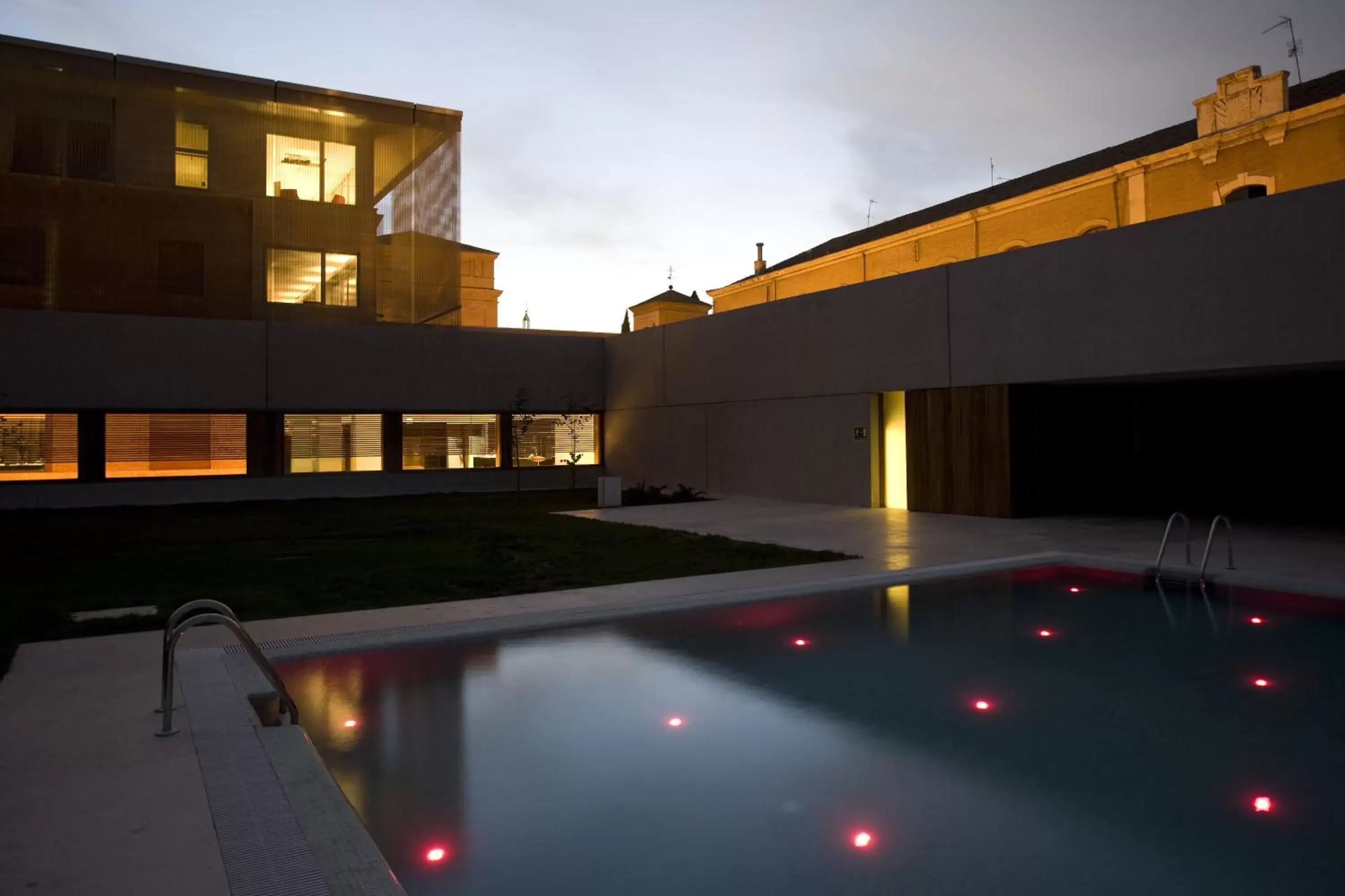 Swimming pool, Property Building in Parador de Alcalá de Henares