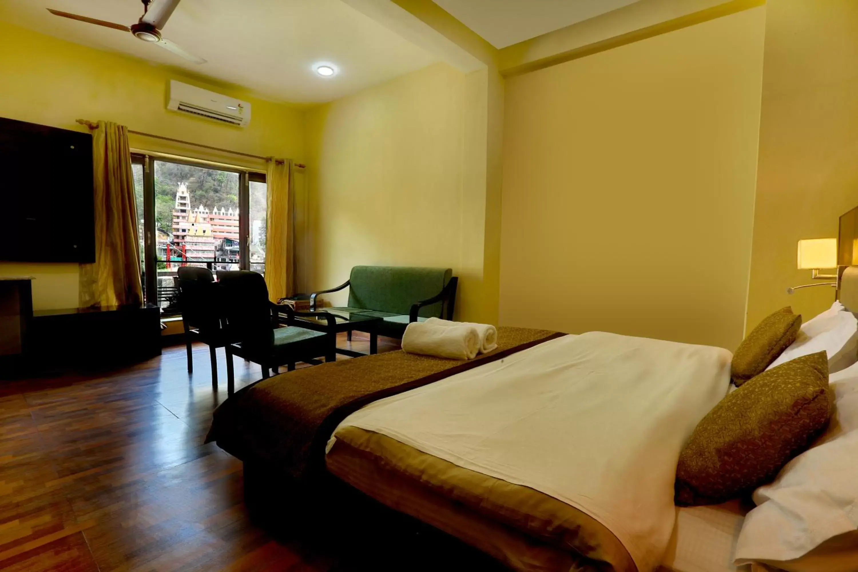 Photo of the whole room, Bed in Kunwar Residency Photo of the whole room, Bed in Kunwar Residency