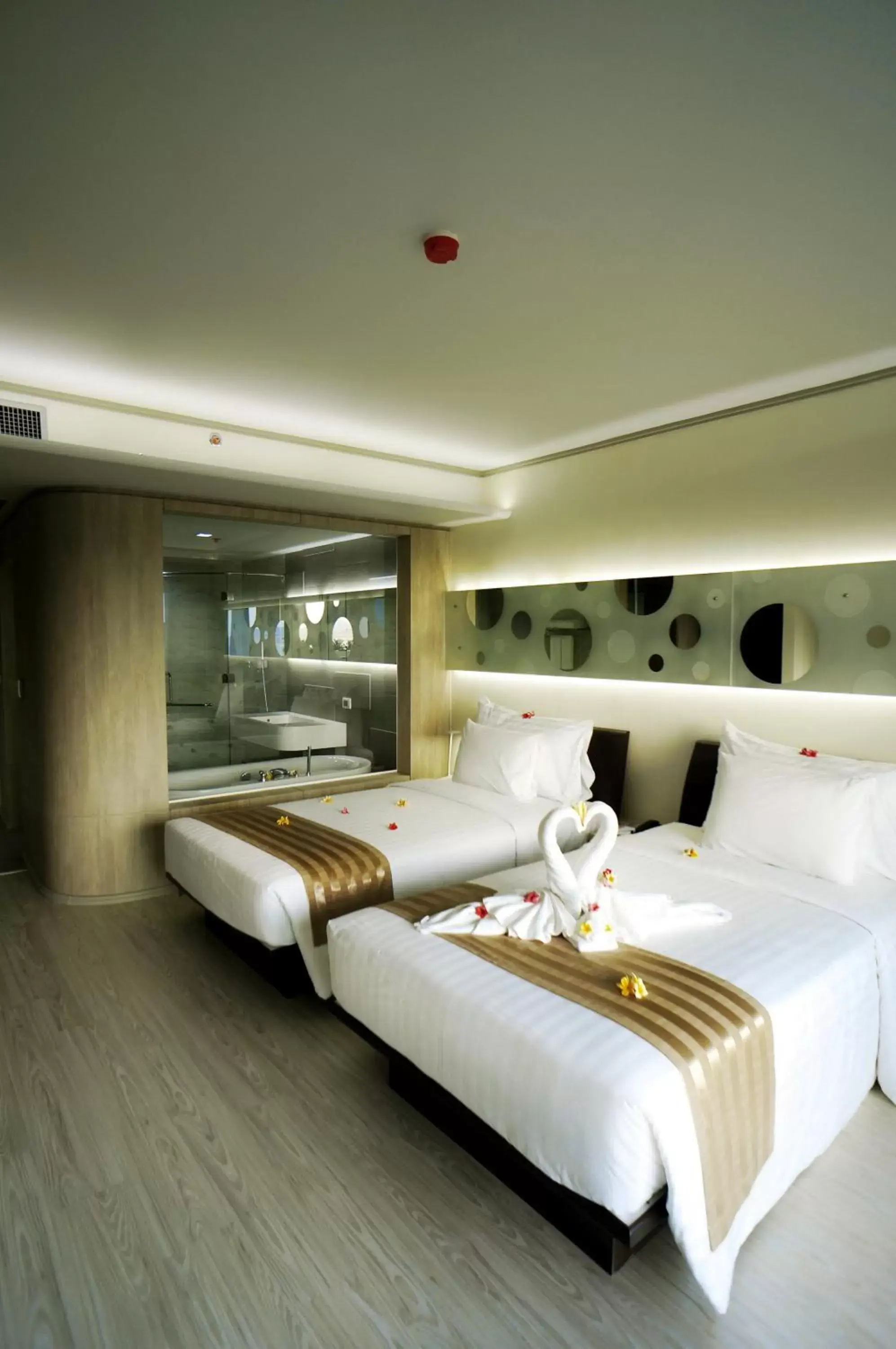 Photo of the whole room, Bed in Pattaya Discovery Beach Hotel - SHA Extra Plus