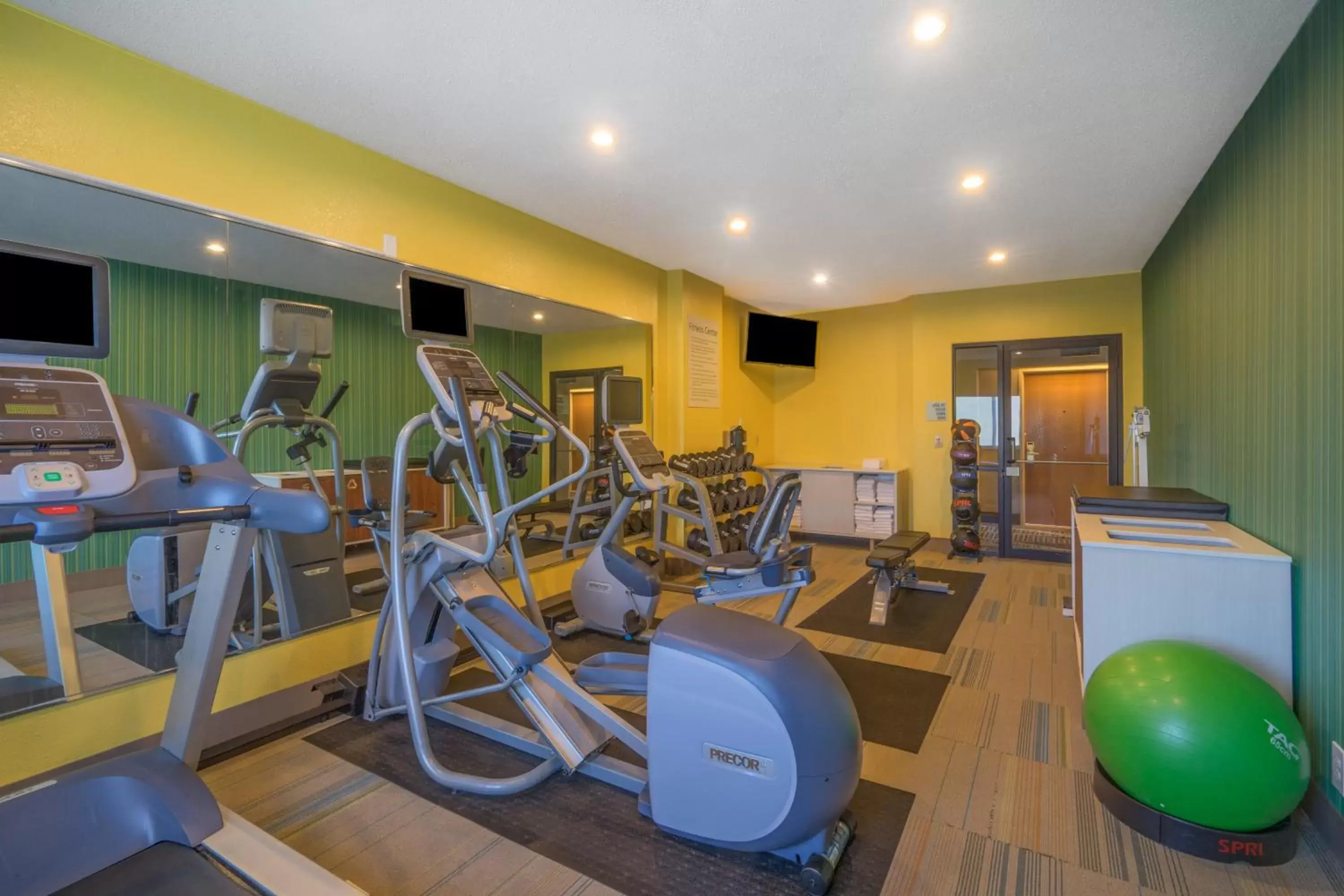 Spa and wellness centre/facilities, Fitness Center/Facilities in Holiday Inn Express Hotel Howe / Sturgis, an IHG Hotel