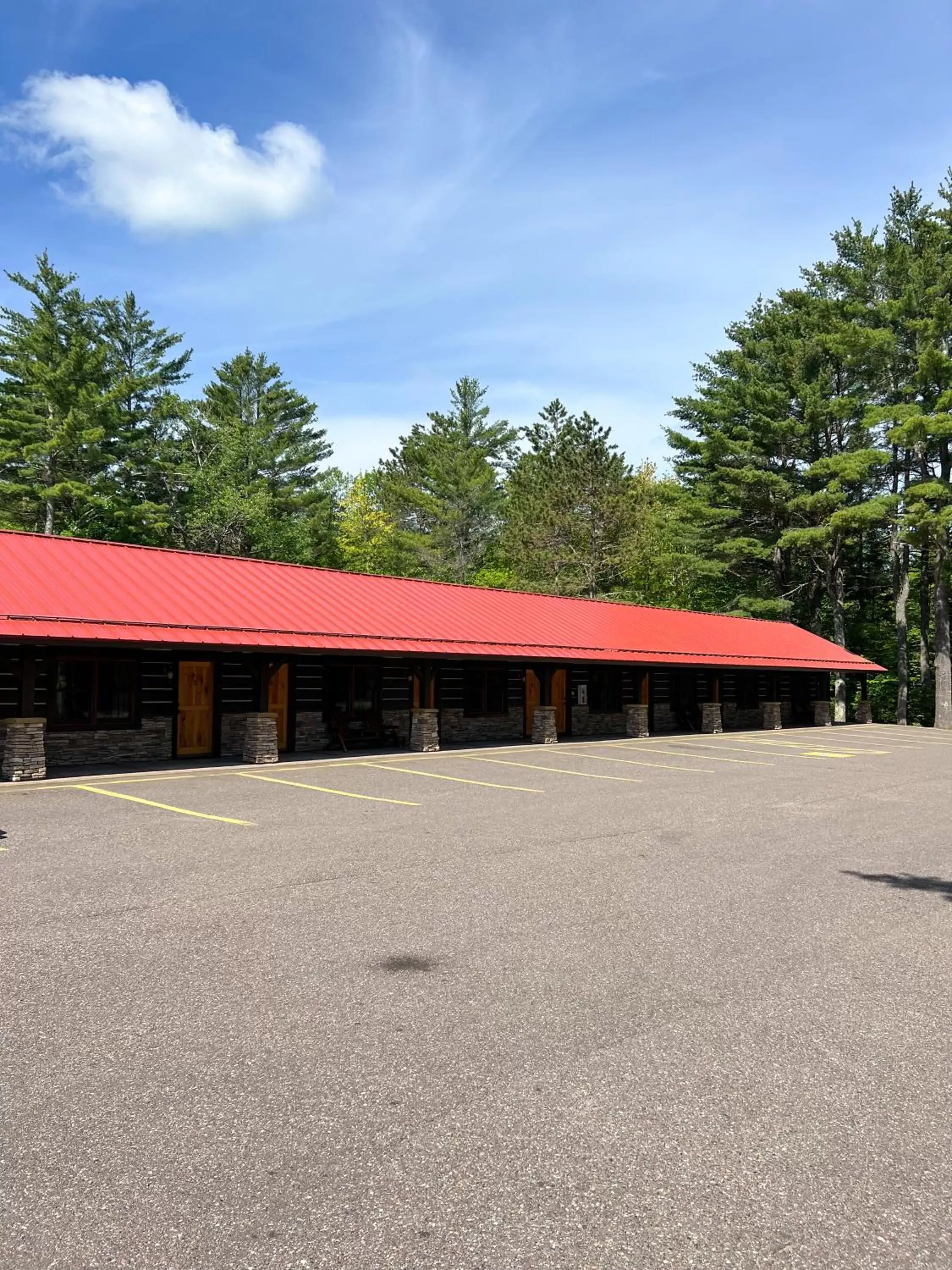 Property building in Cranberry Inn