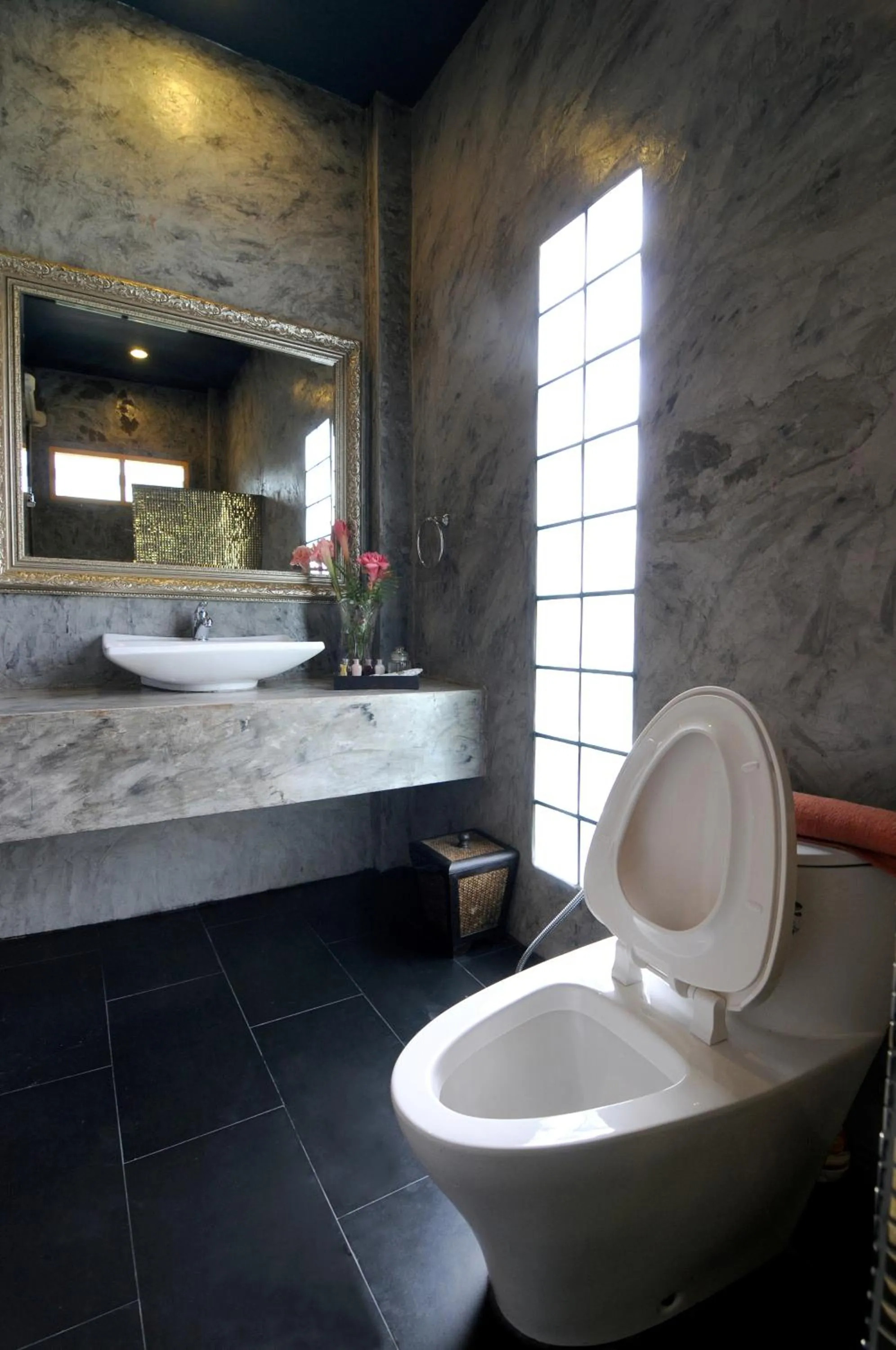 Love Bridge House บ้านสะพานรัก