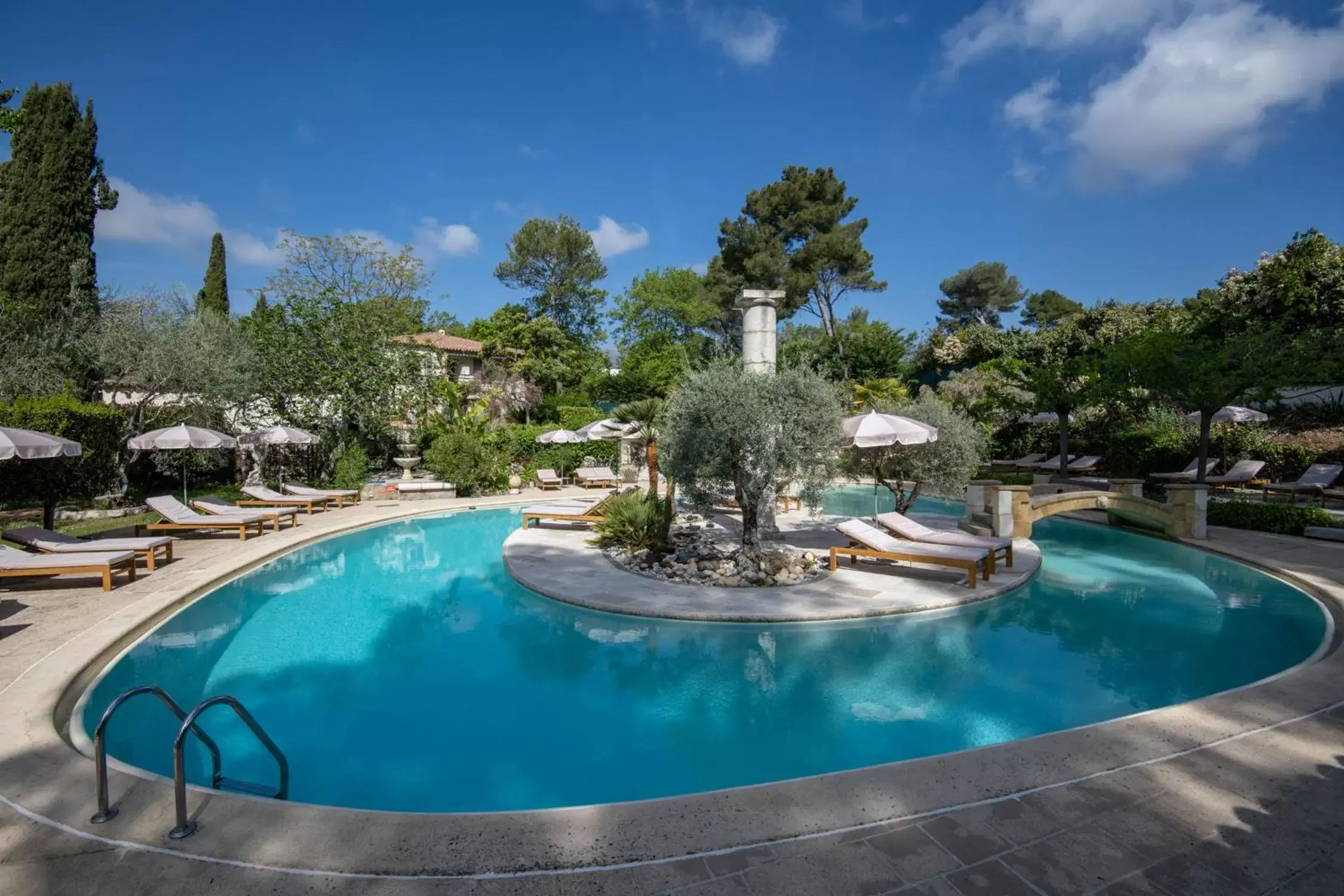 Swimming Pool in Hotel Les Messugues