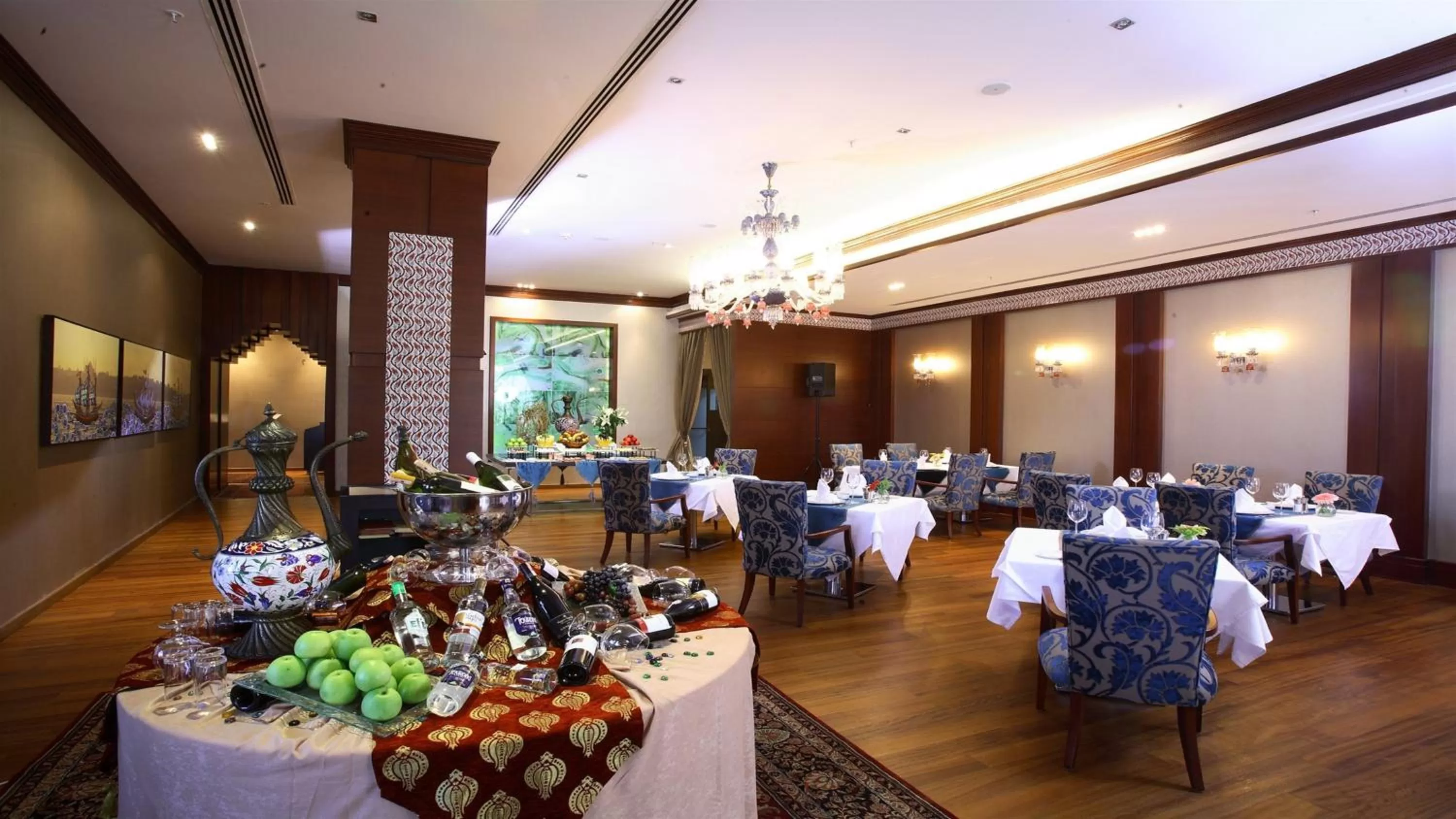 Restaurant/Places to Eat in Nova Plaza Prime Hotel