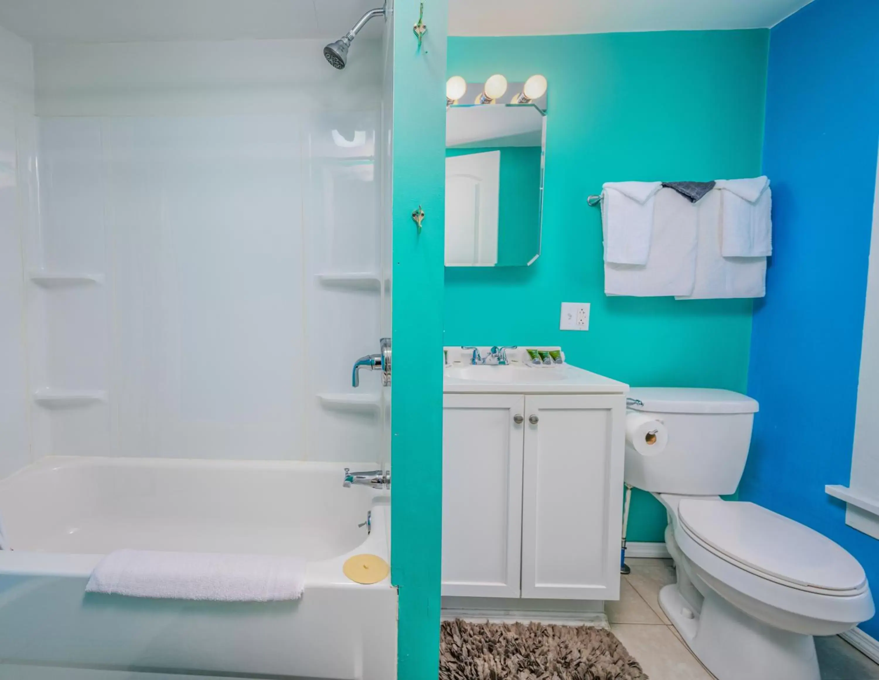 Bathroom in Mountain Treasure Bed and Breakfast