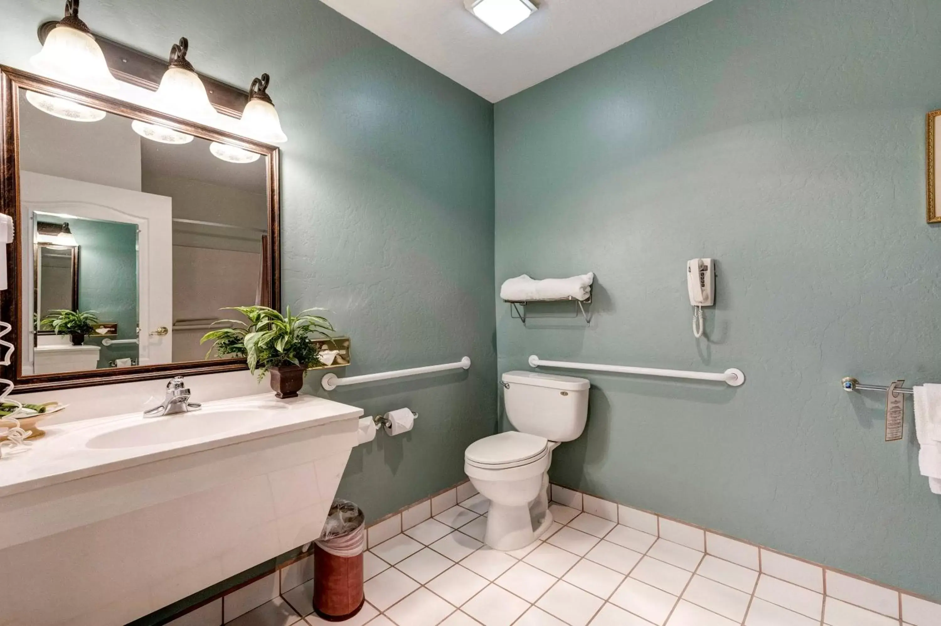 Toilet, Bathroom in Forest Villas Hotel