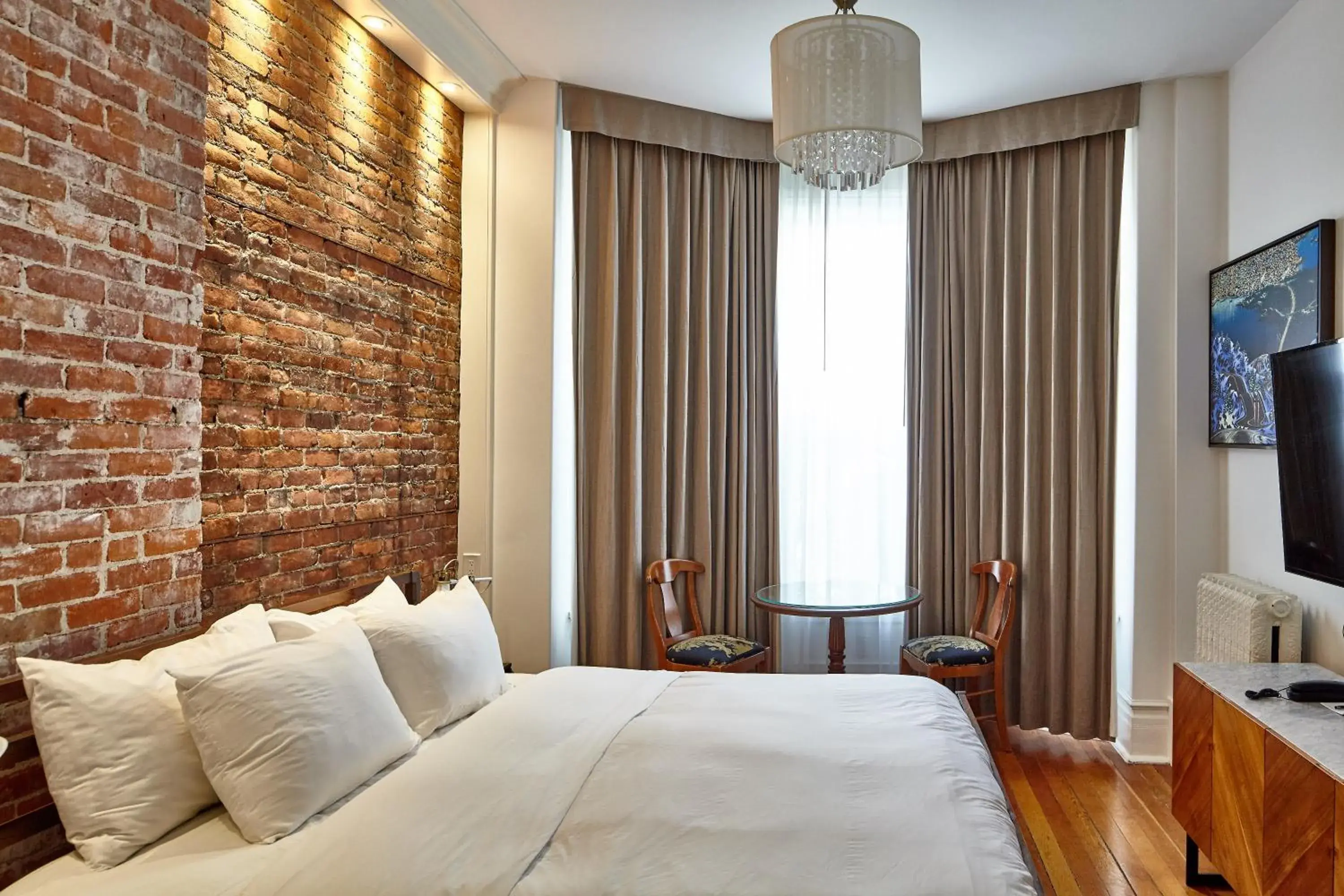 Bedroom, Bed in Victorian Hotel