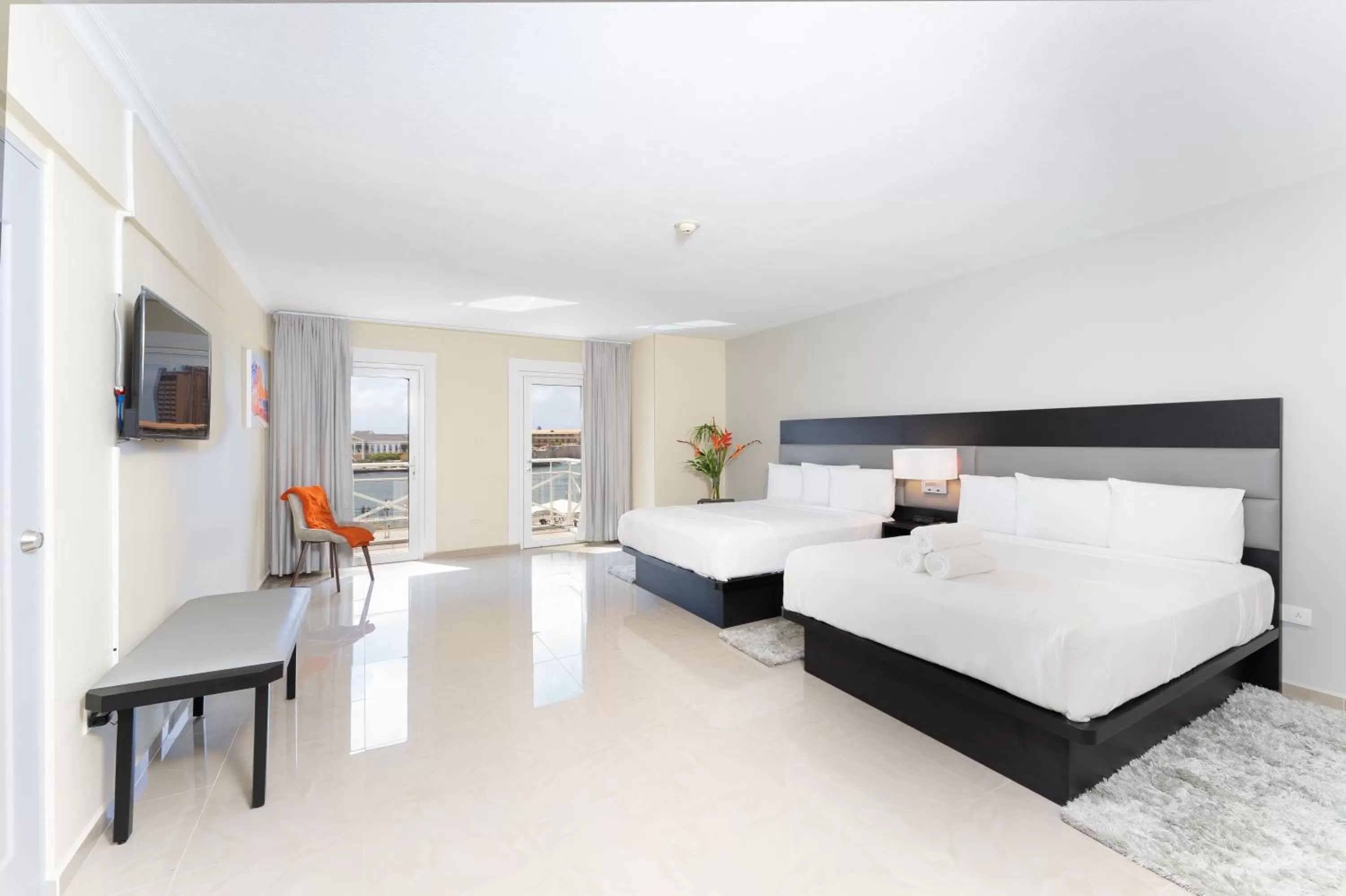 Queen Room with Balcony and Harbor View - Non-Smoking in Brion City Hotel BW Signature Collection