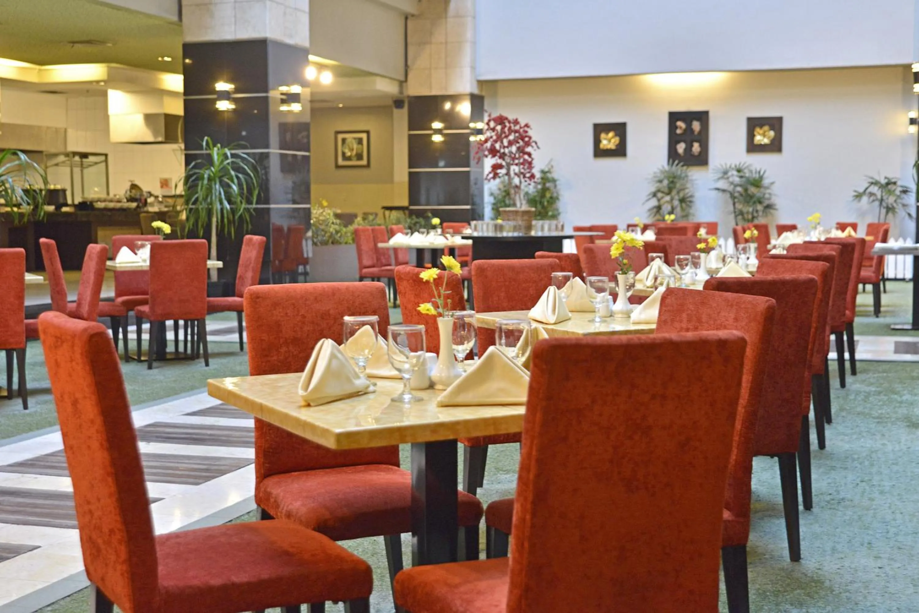 Restaurant/places to eat in Golden Flower by KAGUM Hotels