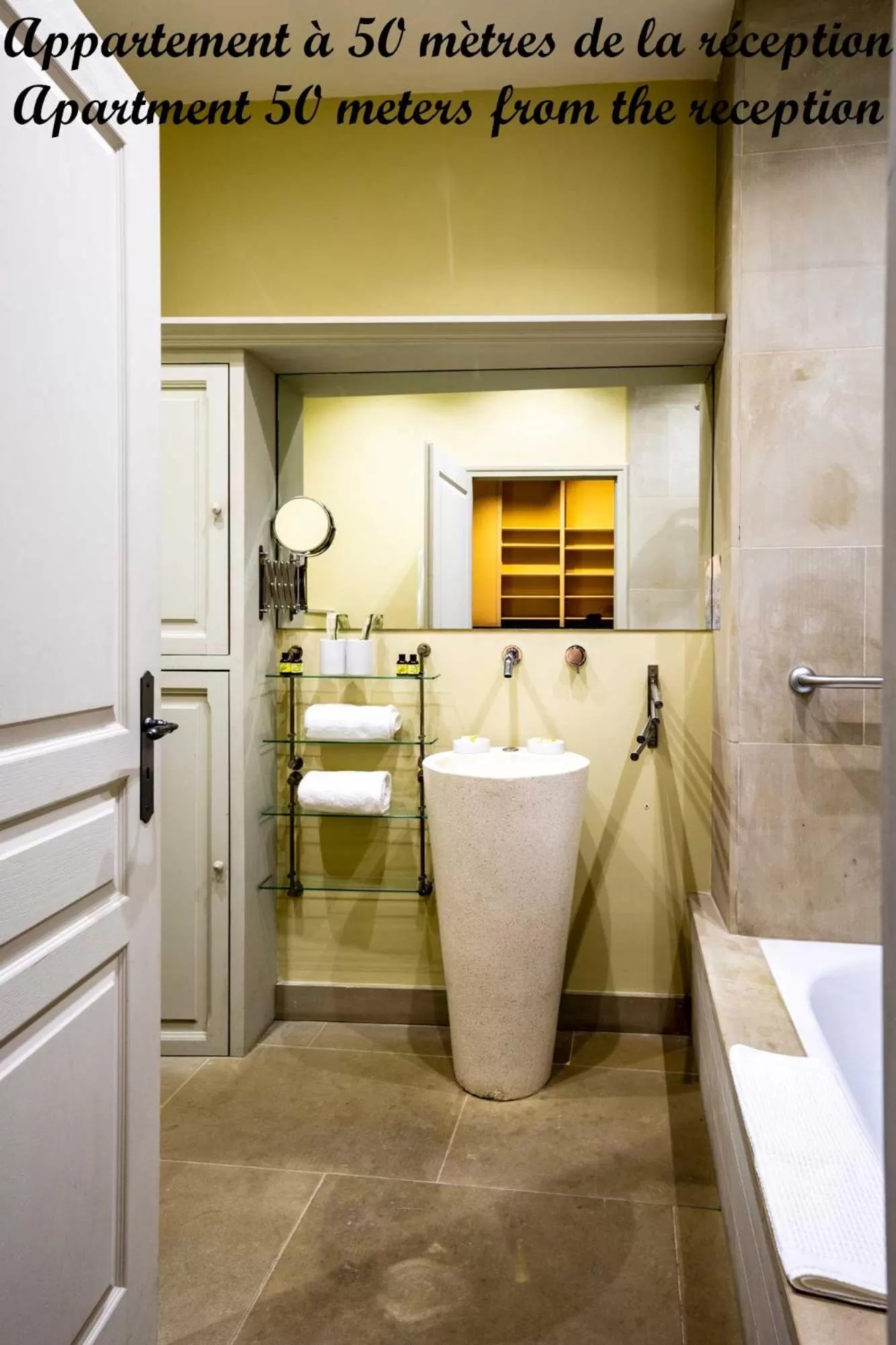 Toilet in Le Clos Violette et Le 11 D'Aglaé - Hôtel de Charme Design de Luxe