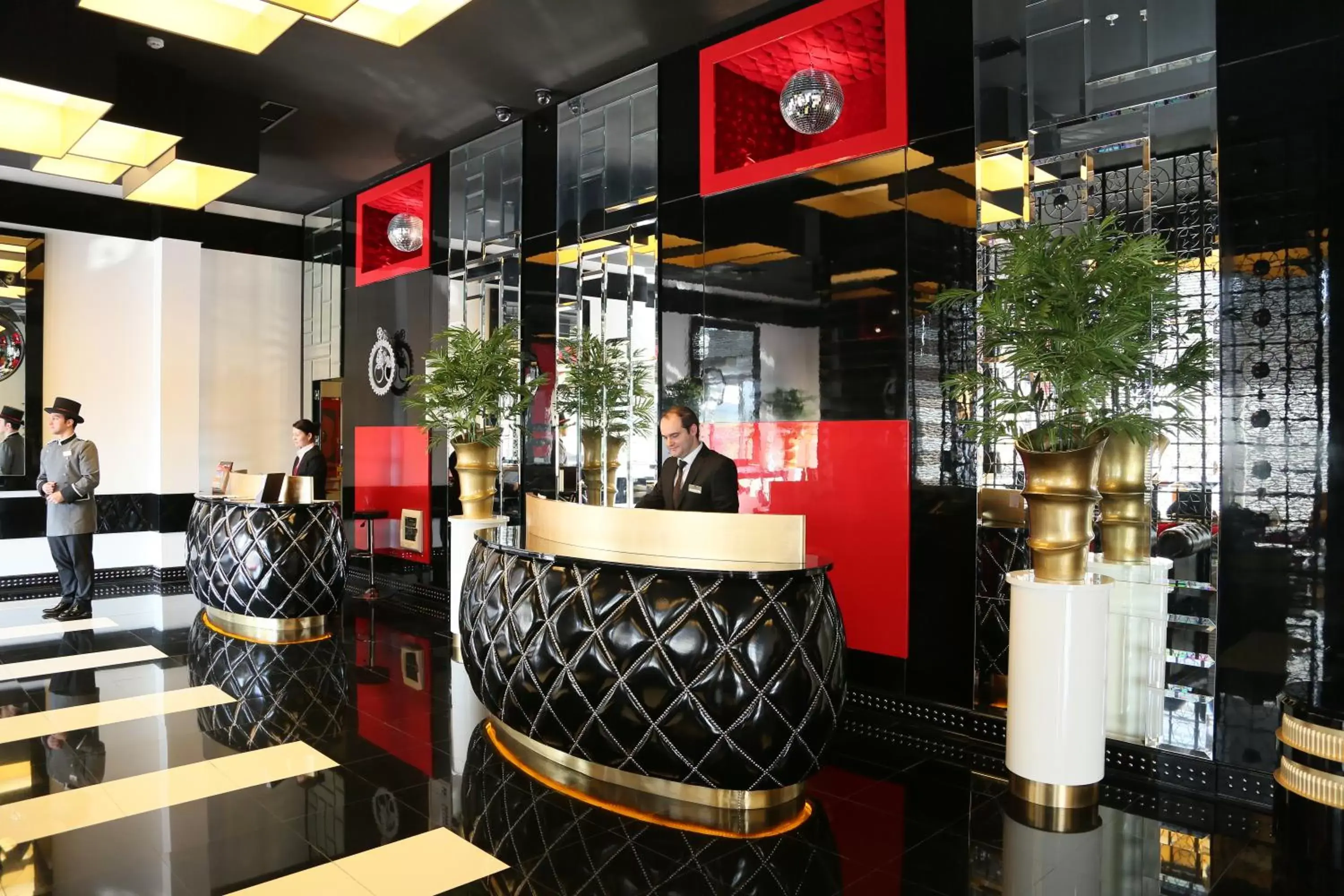 Lobby or reception in Ramada Hotel & Suites by Wyndham Istanbul- Sisli