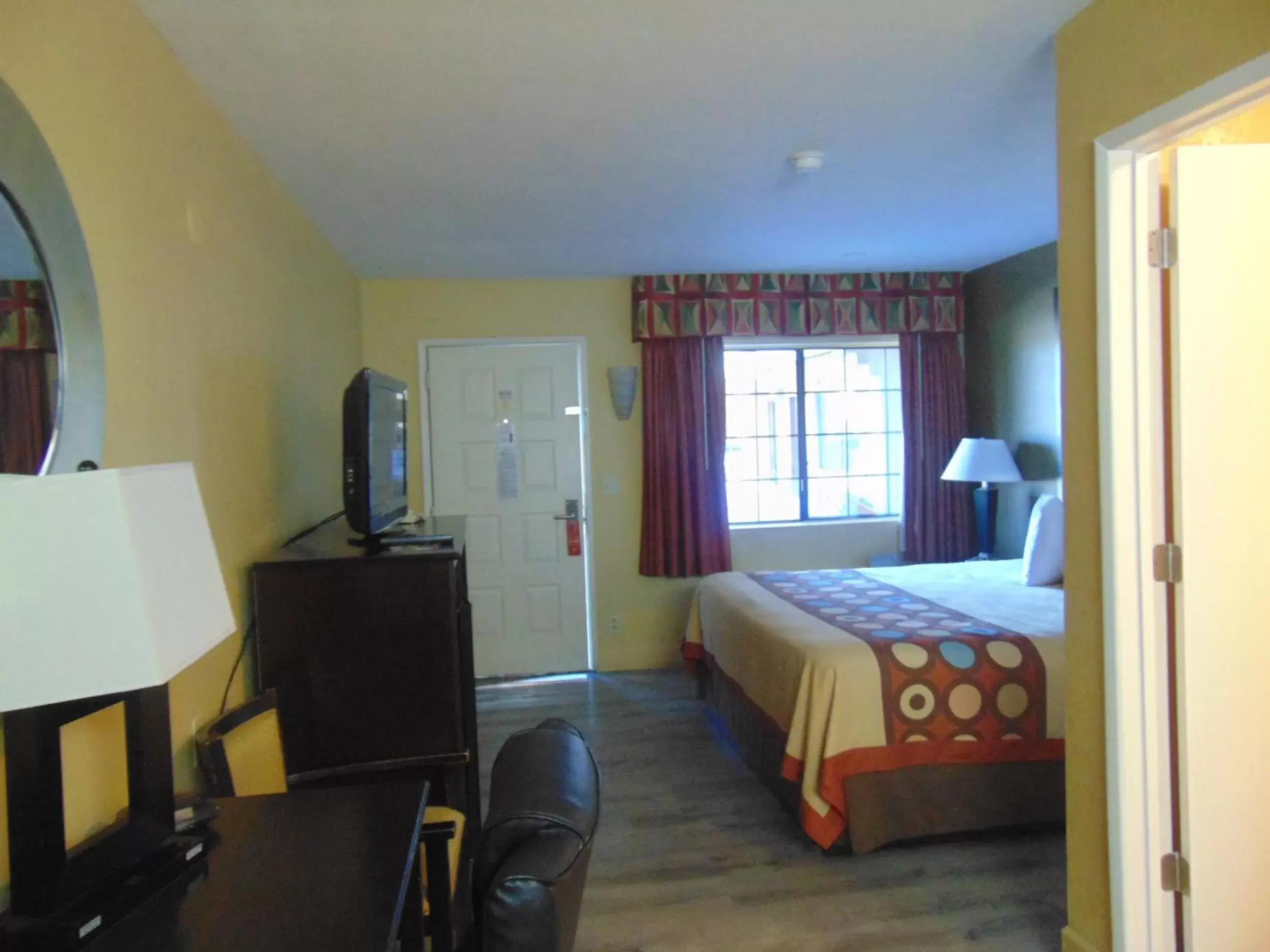 Photo of the whole room in Super 8 by Wyndham Payson