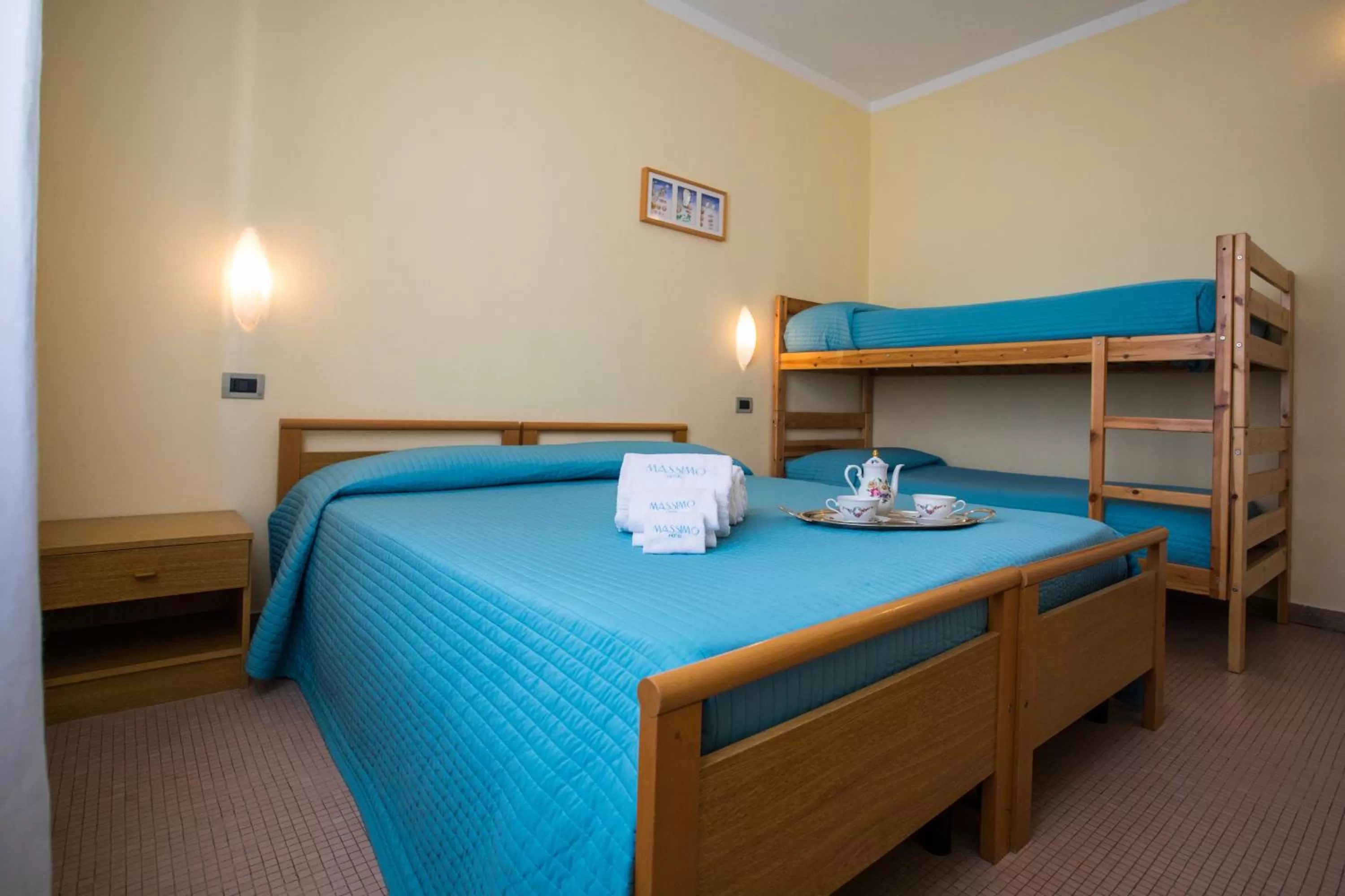 bunk bed, Bed in Hotel Massimo