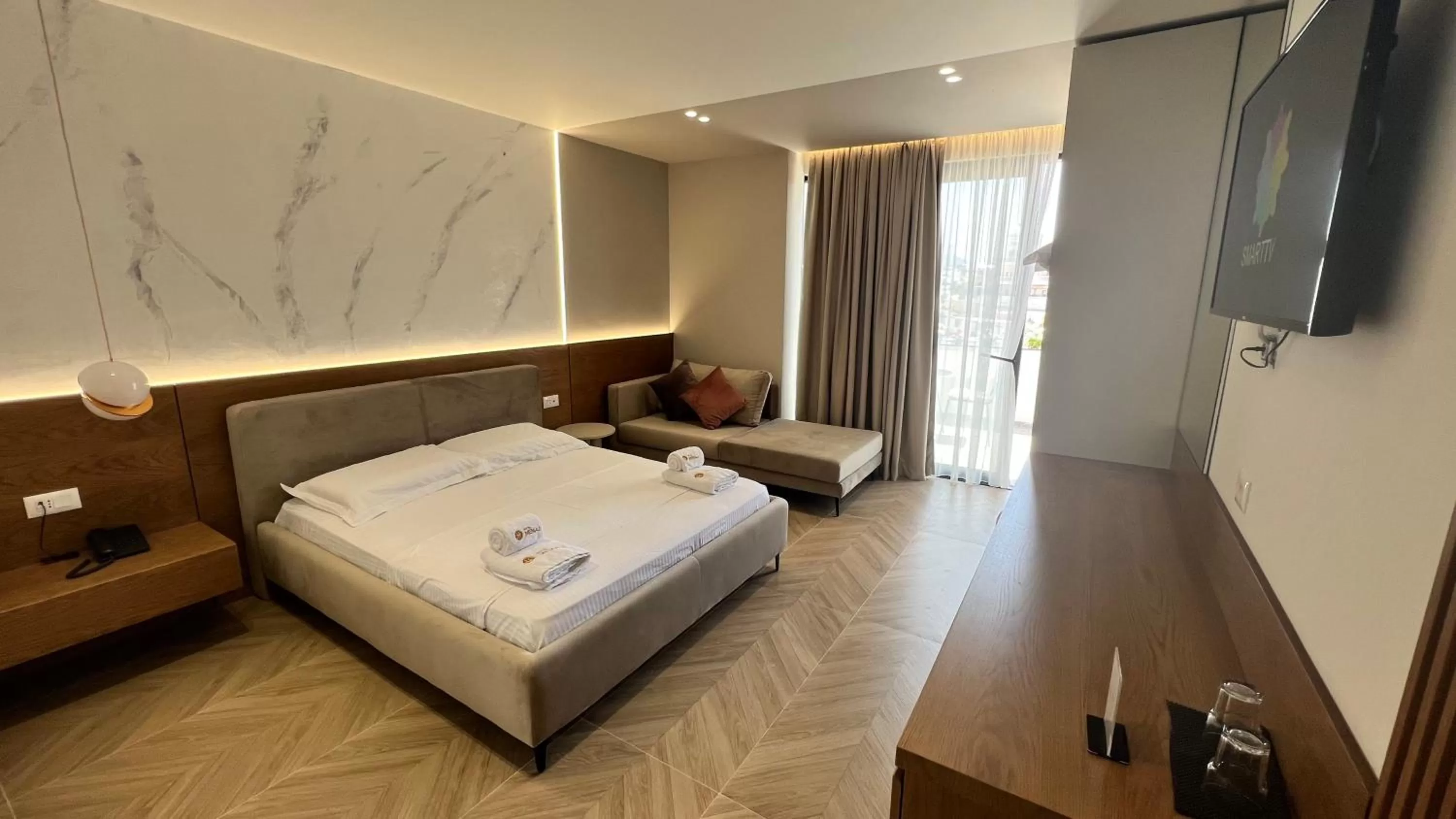 Communal lounge/ TV room in Hotel Memaj