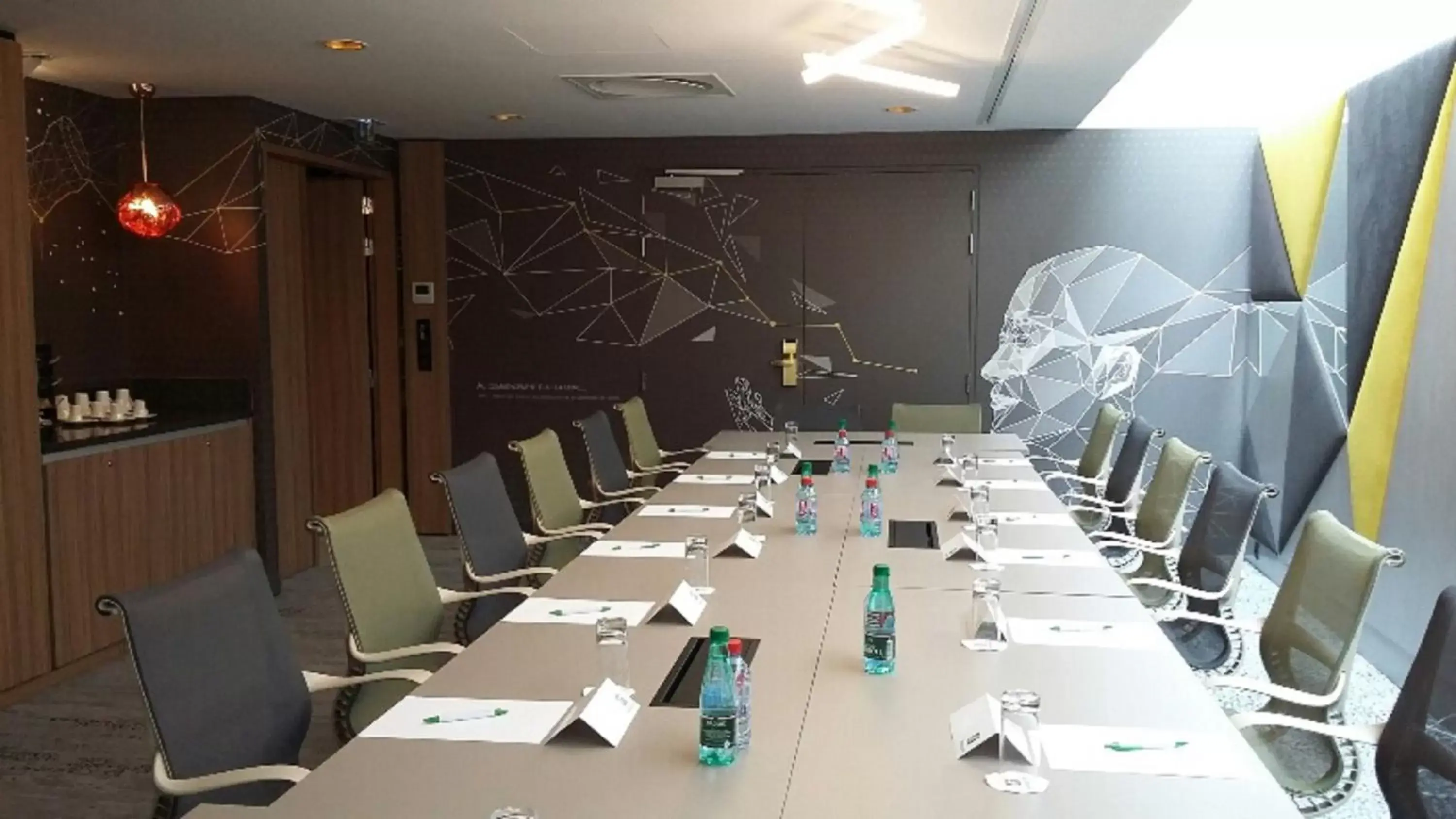 Meeting/conference room in Holiday Inn Reims Centre, an IHG Hotel