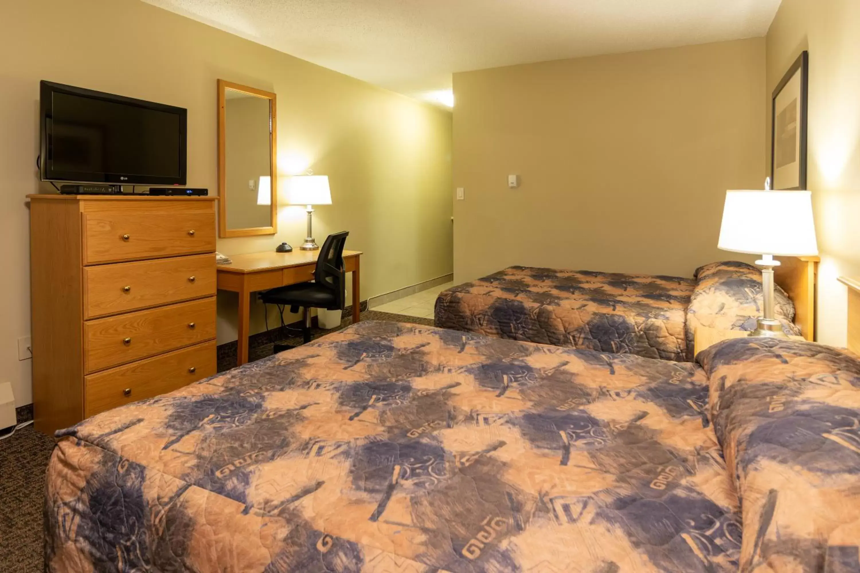 TV and multimedia, Bed in BCMInns - Fort McMurray - Rusty's