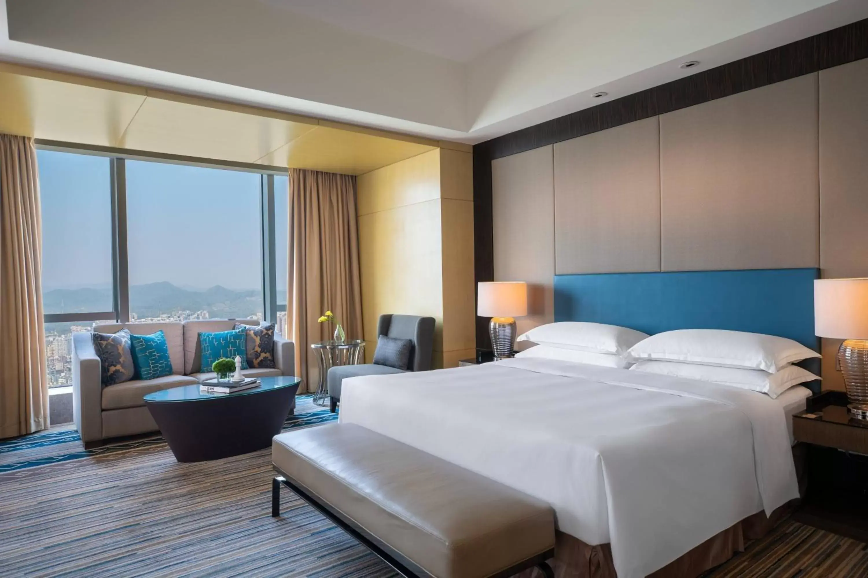 Bedroom in Renaissance Huizhou Hotel