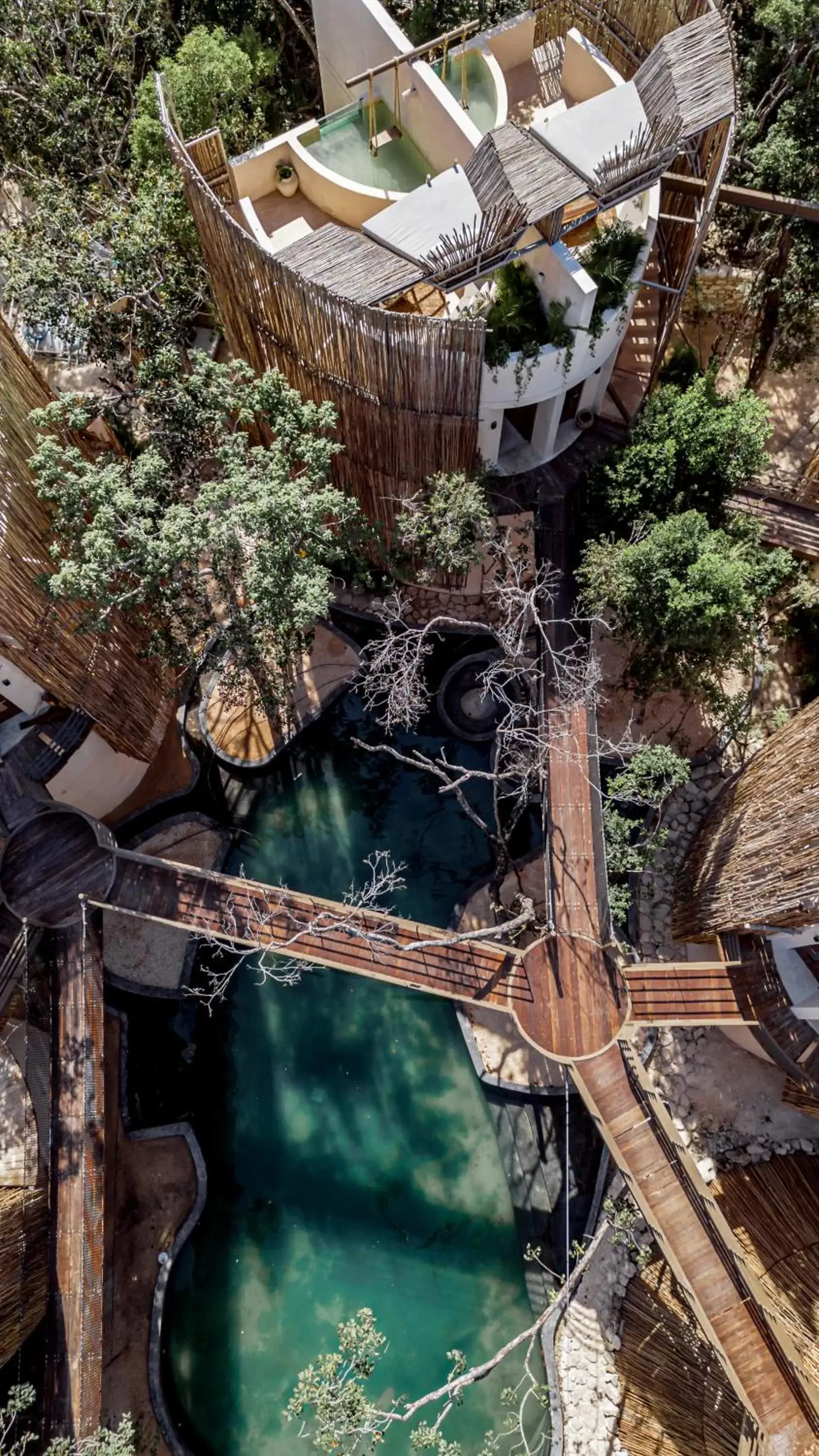 Bird's eye view, Bird's-eye View in Romantic Rubi Tulum