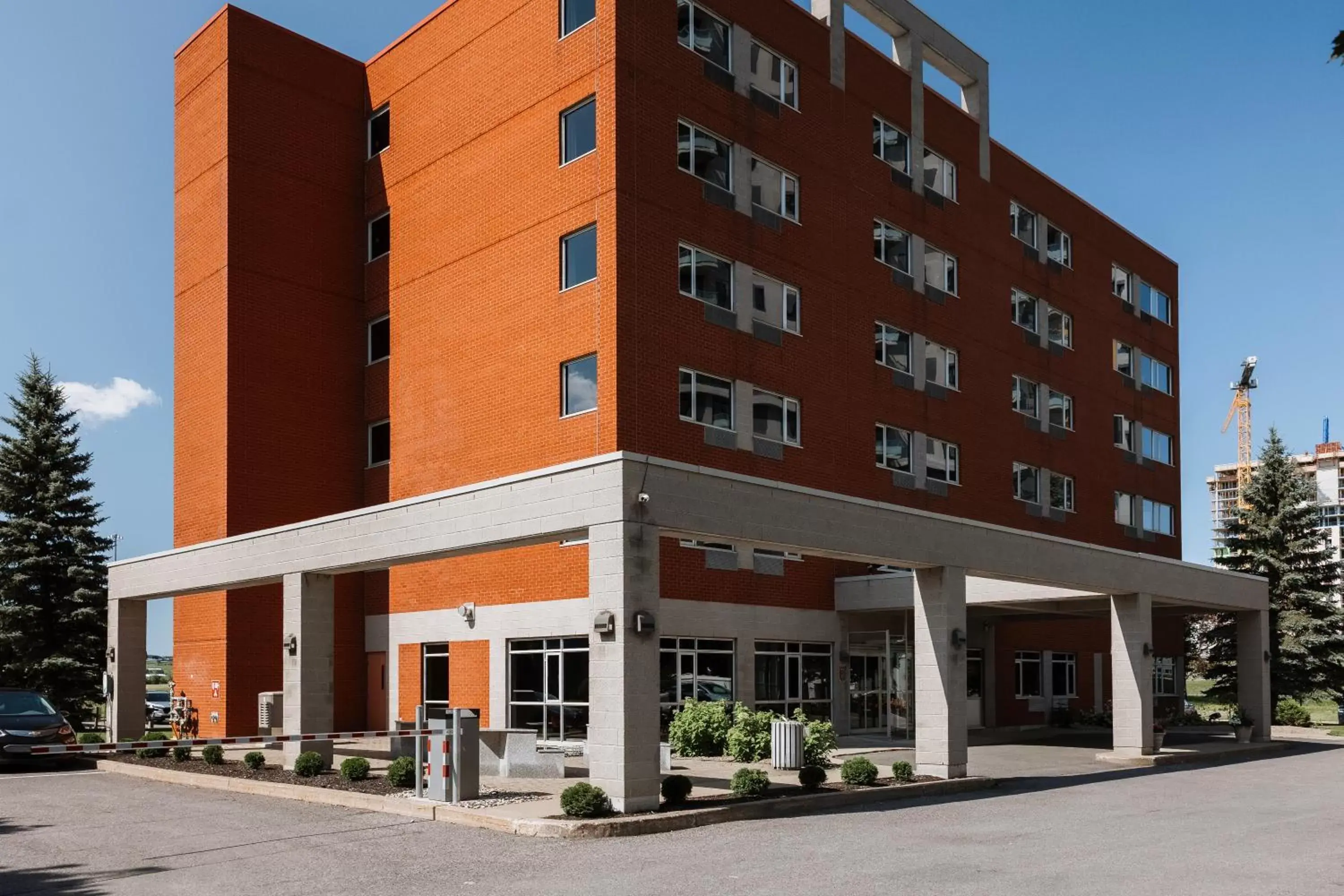 Property Building in Le Dauphin Montréal-Longueuil