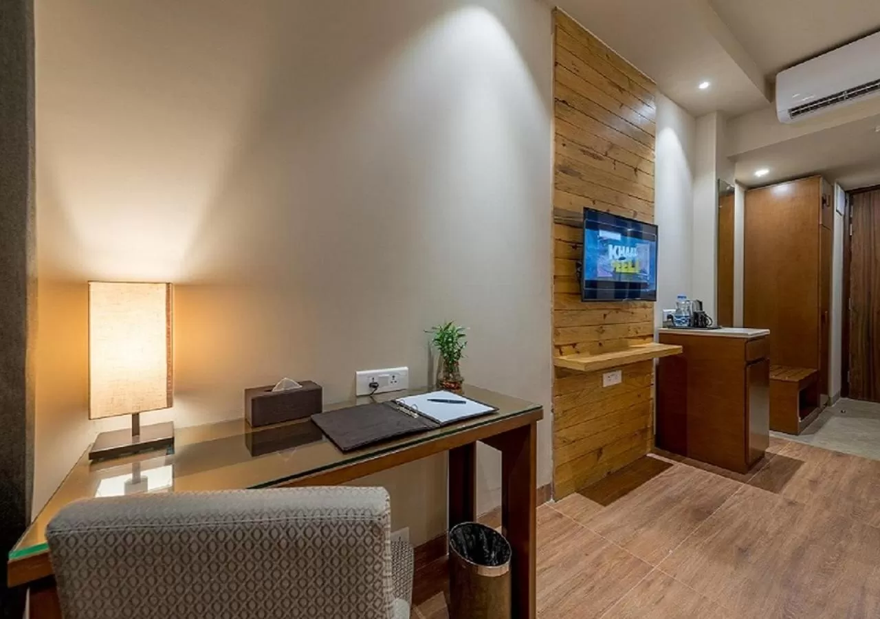 TV and multimedia in Hotel Cachar Club