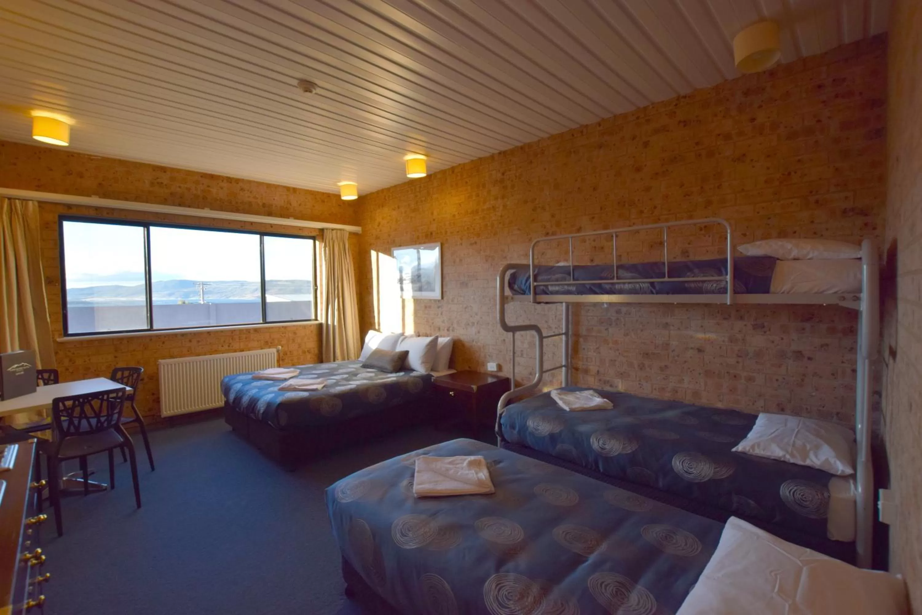 Photo of the whole room, Bed in Alpine Resort Motel