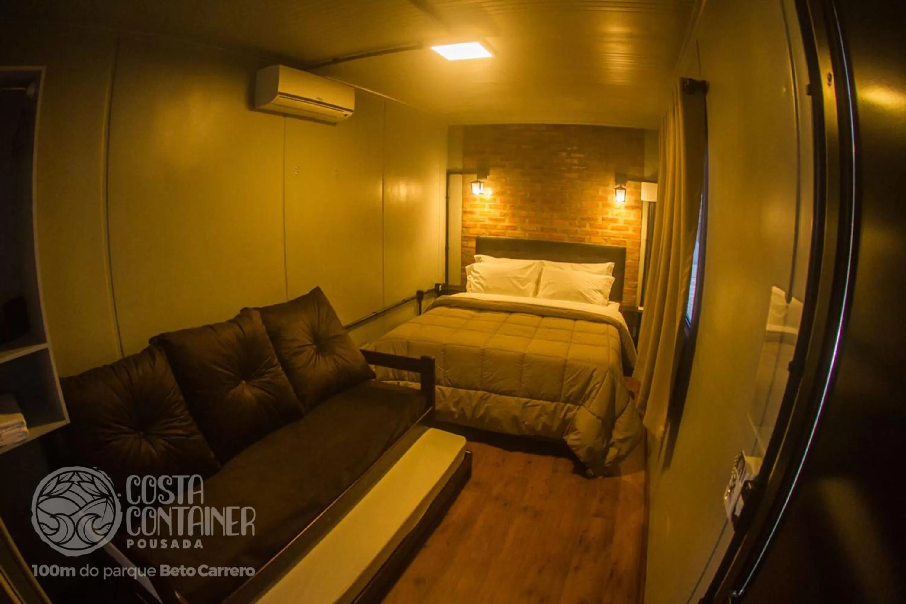 Photo of the whole room, Bed in Pousada Costa Container