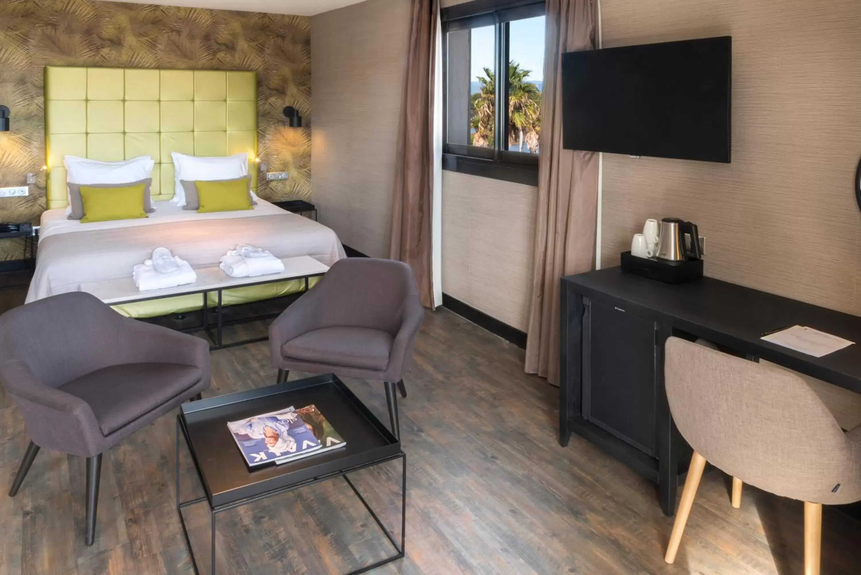 Bedroom, Bed in Van der Valk Hotel Saint-Aygulf