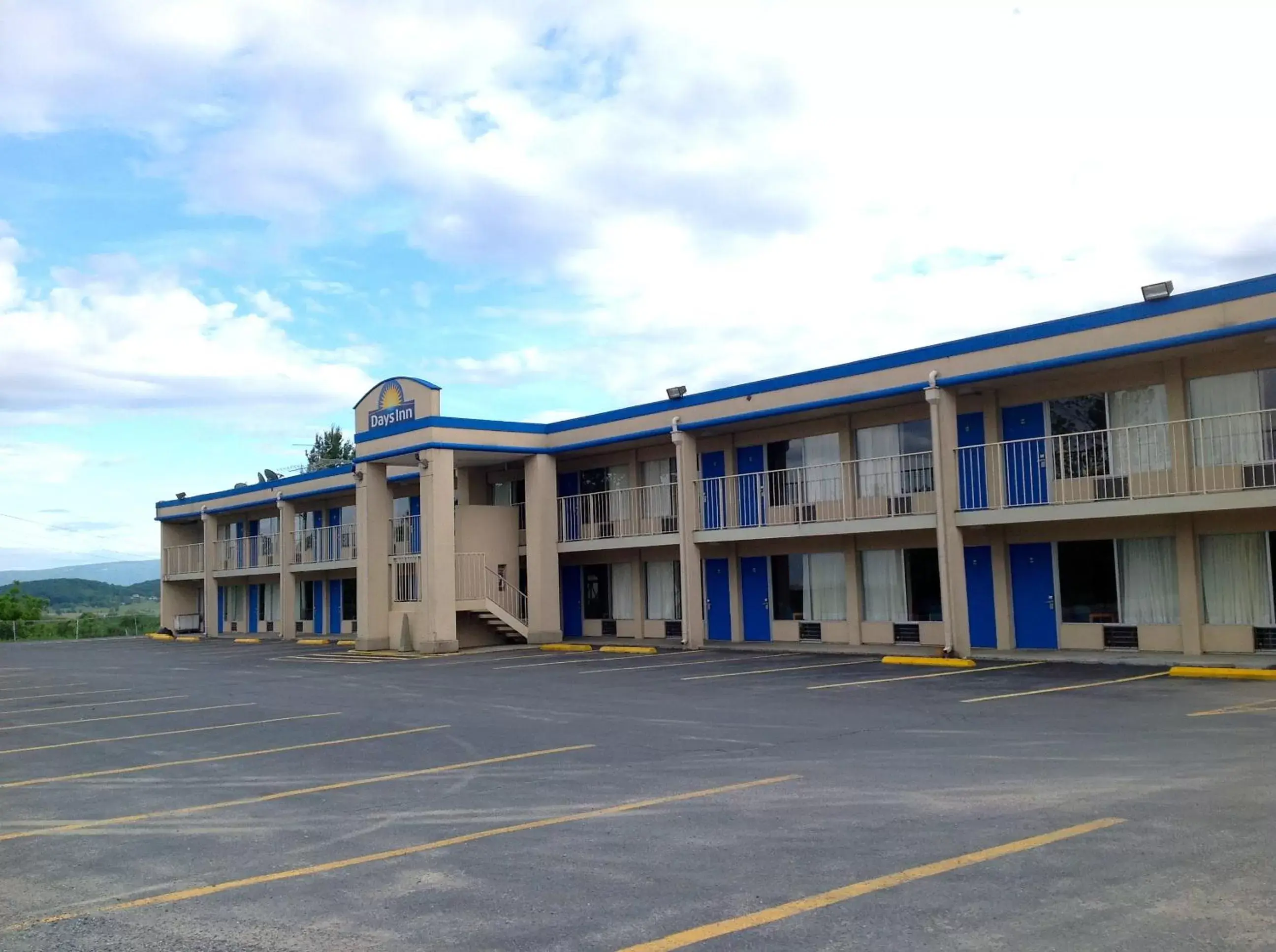 Property building in Days Inn by Wyndham Staunton Property building in Days Inn by Wyndham Staunton