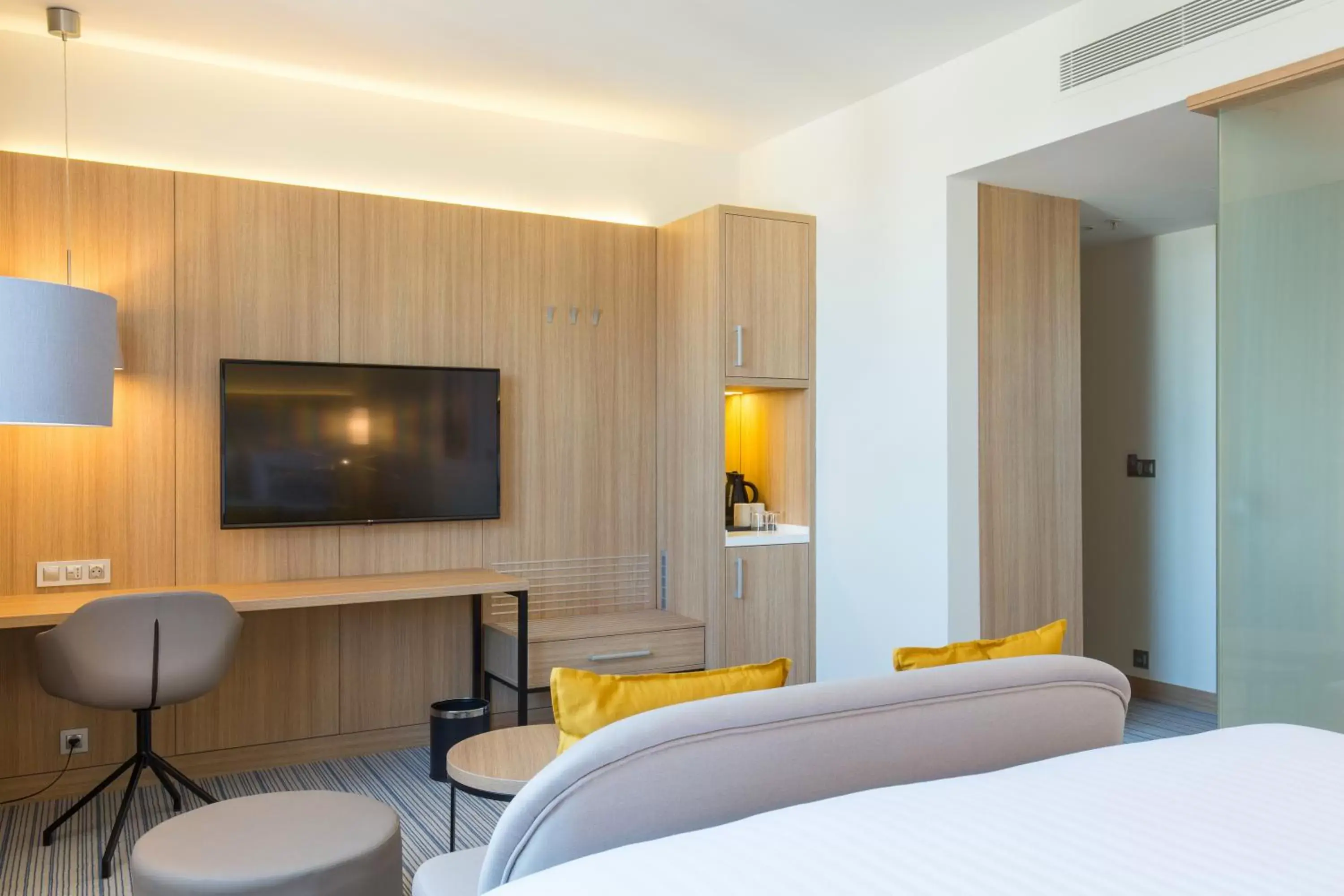 Living room, TV/Entertainment Center in Courtyard by Marriott Banja Luka