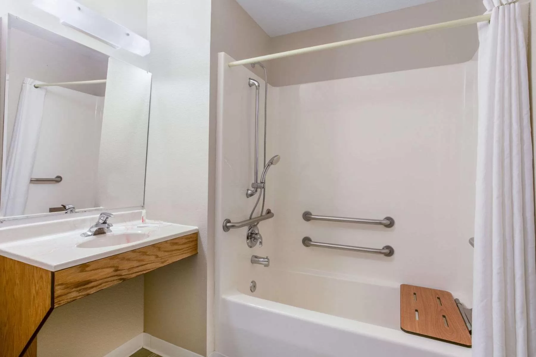 Bathroom in Super 8 by Wyndham Super 8 Blackfoot