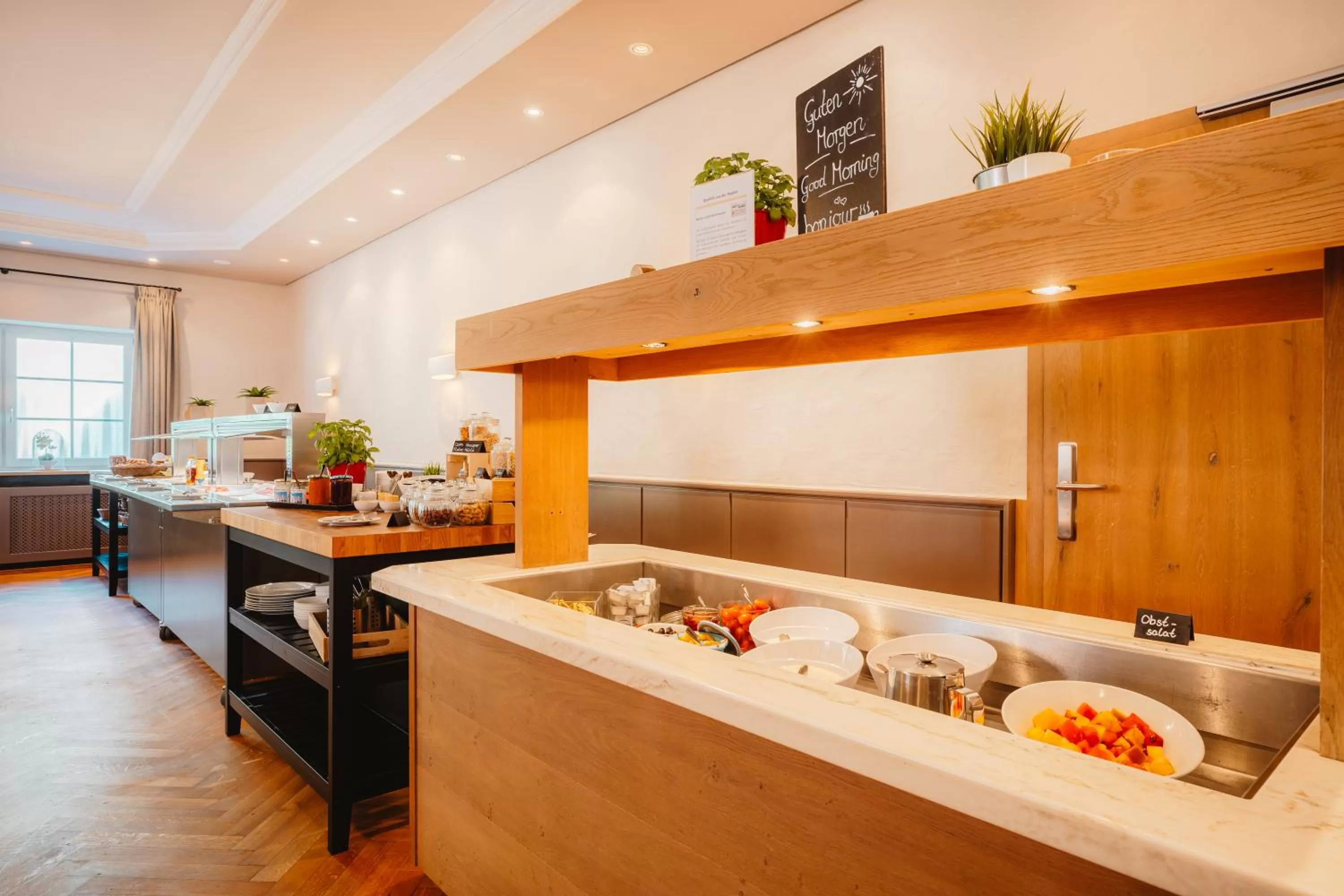 Breakfast in Schieners Hotel & Apfelhof Apartments