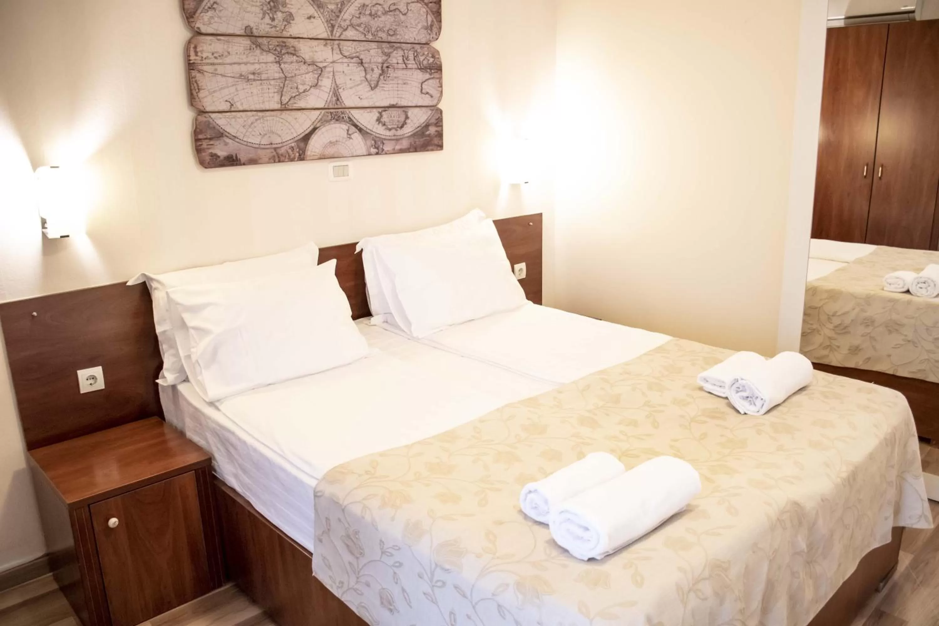 Bed in Mali Hotel Porat