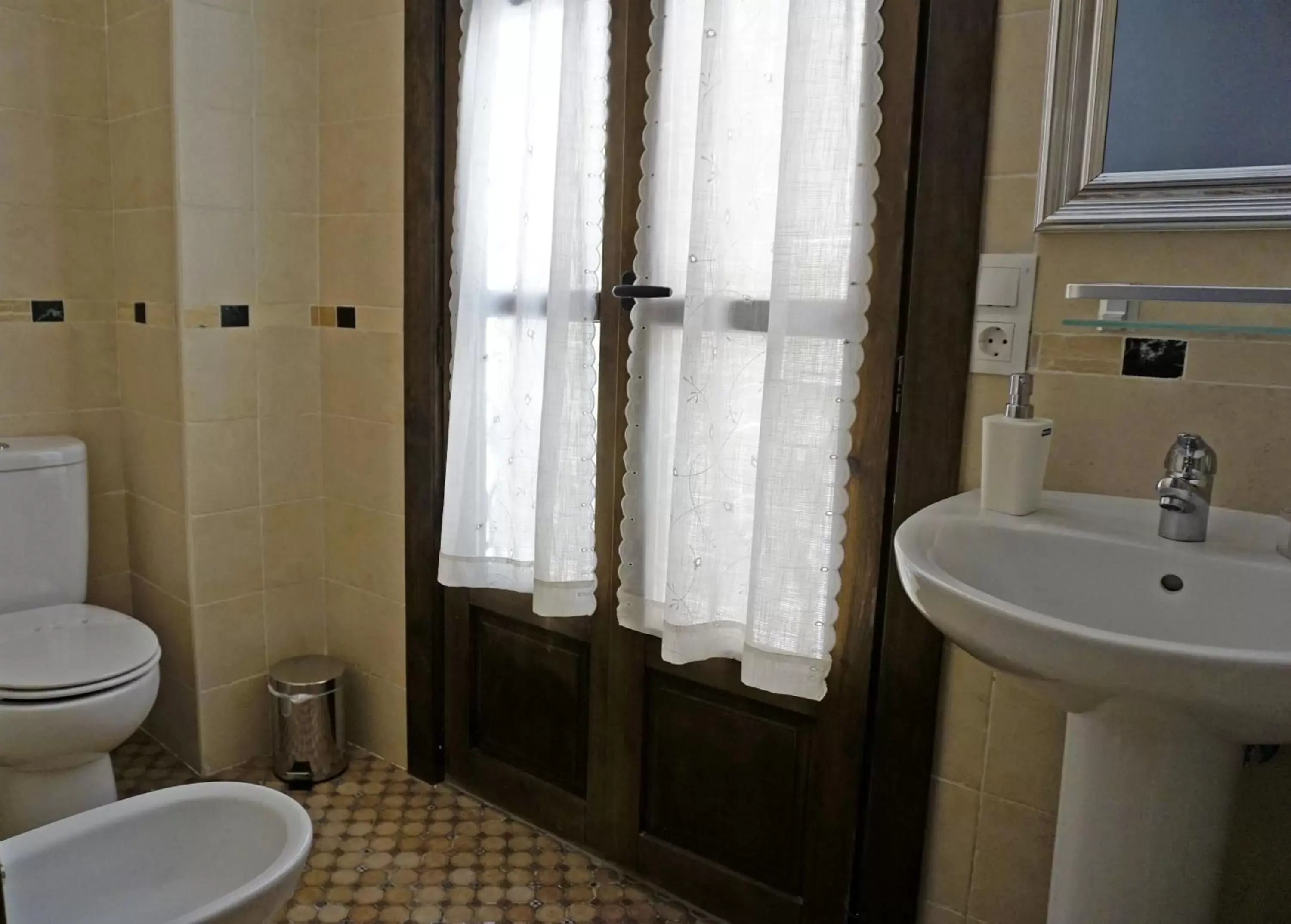 Decorative detail, Bathroom in CANDIL SUITE Comares