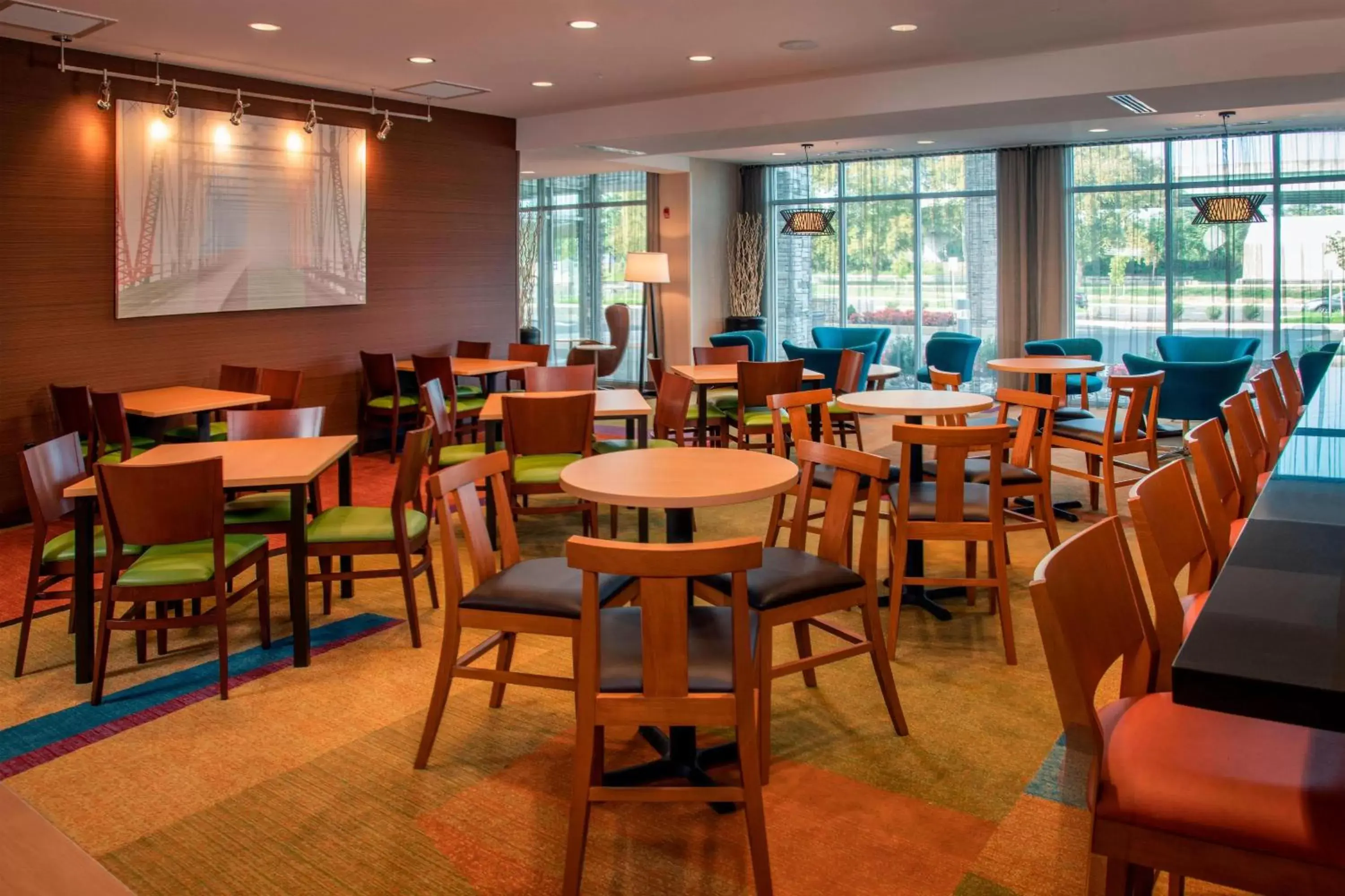 Lounge or bar, Restaurant/Places to Eat in Fairfield Inn & Suites by Marriott Harrisburg International Airport