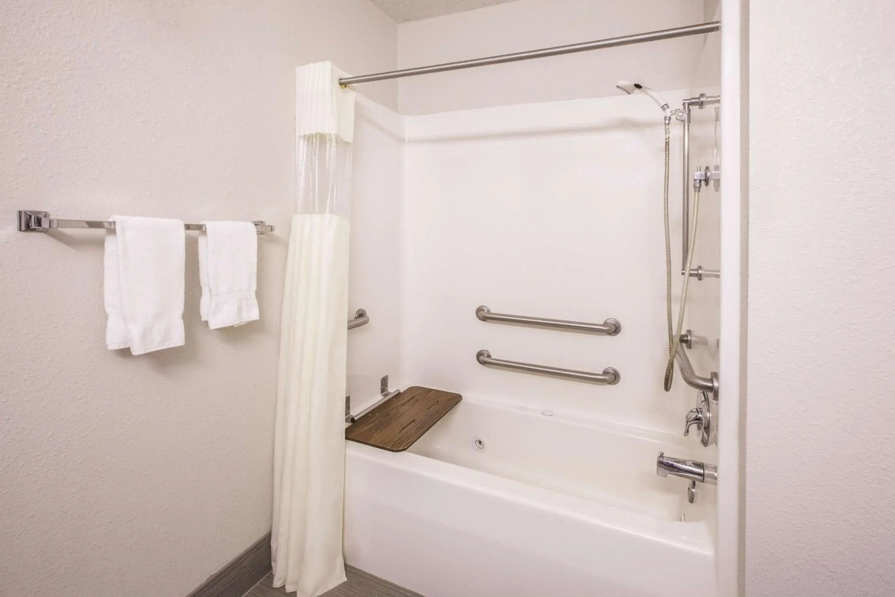 Photo of the whole room, Bathroom in La Quinta Inn & Suites by Wyndham Erie