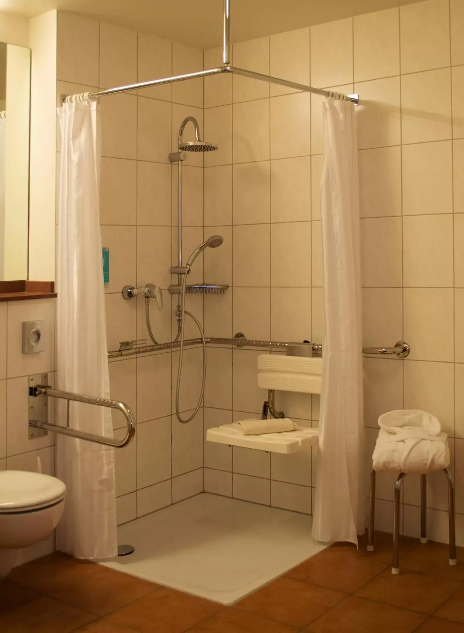 Shower, Bathroom in Altstadthotel Arte