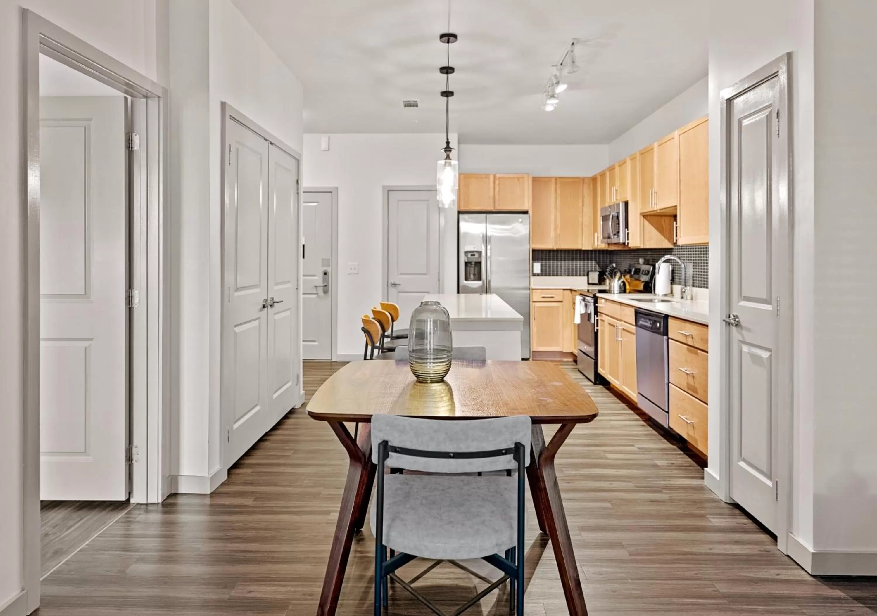 Kitchen or kitchenette in Placemakr Music Row - Vanderbilt