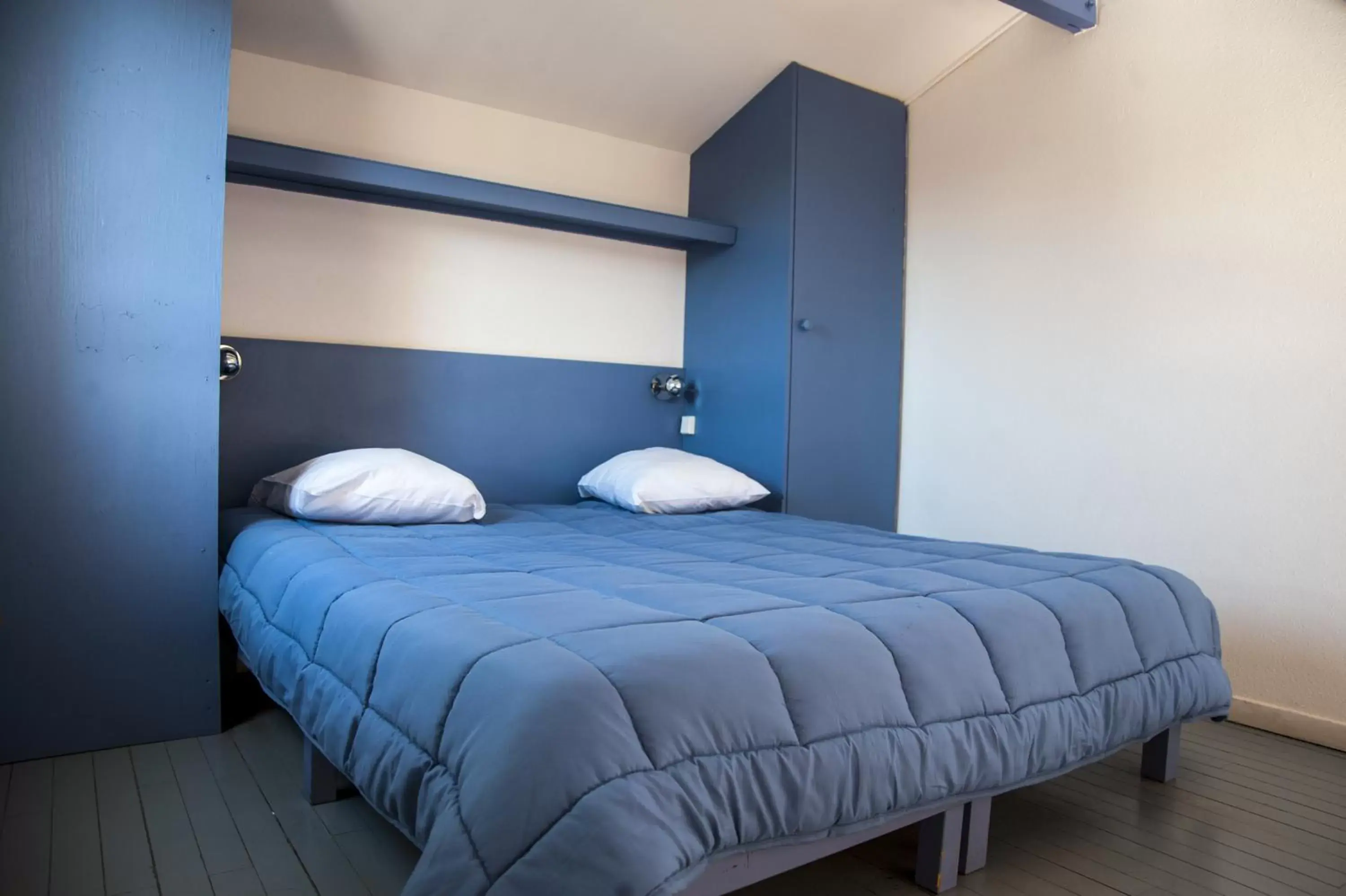 Bedroom, Bed in Hôtel Le Leukos