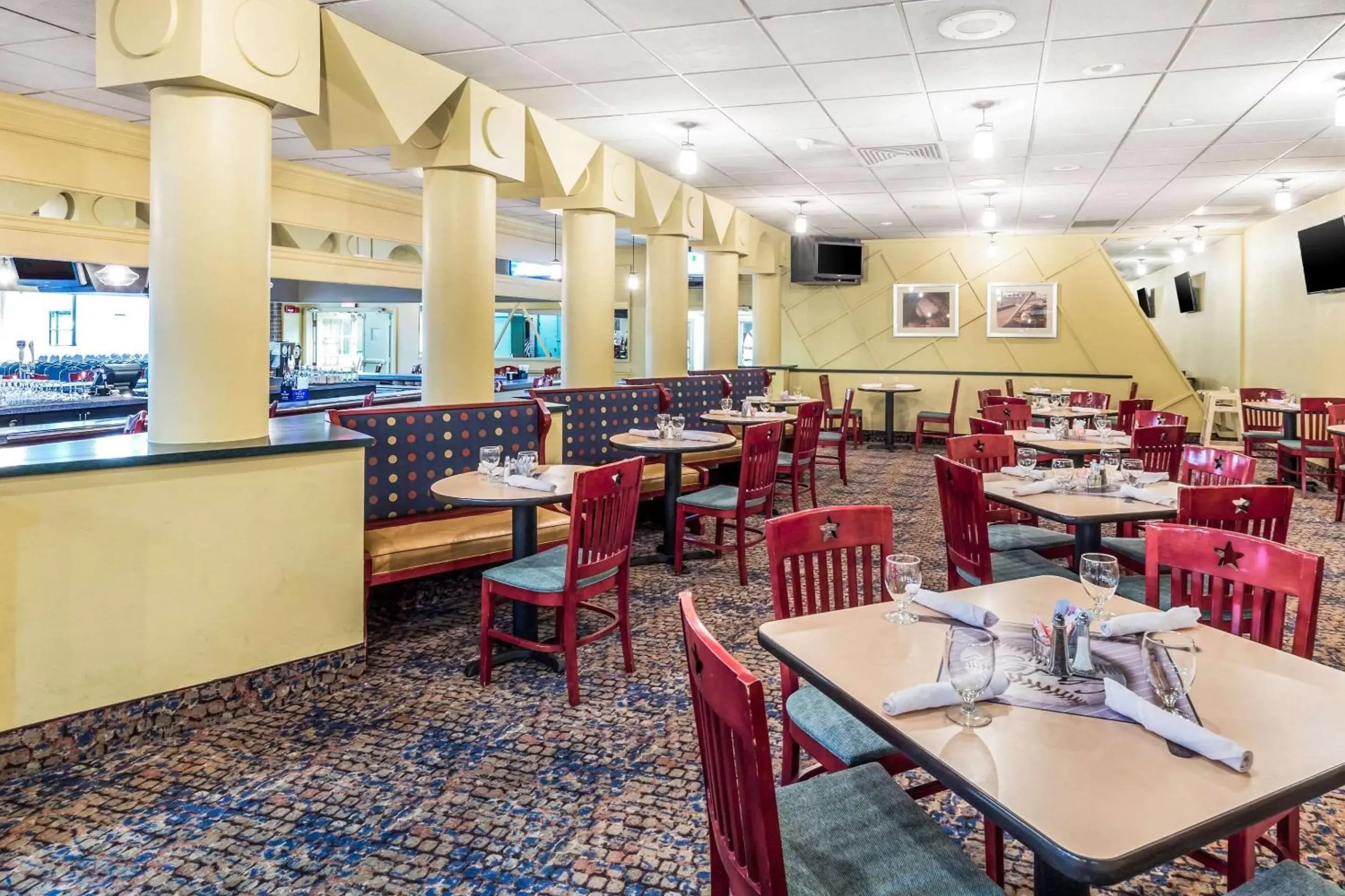 Restaurant/Places to Eat in Clarion Inn Frederick Event Center