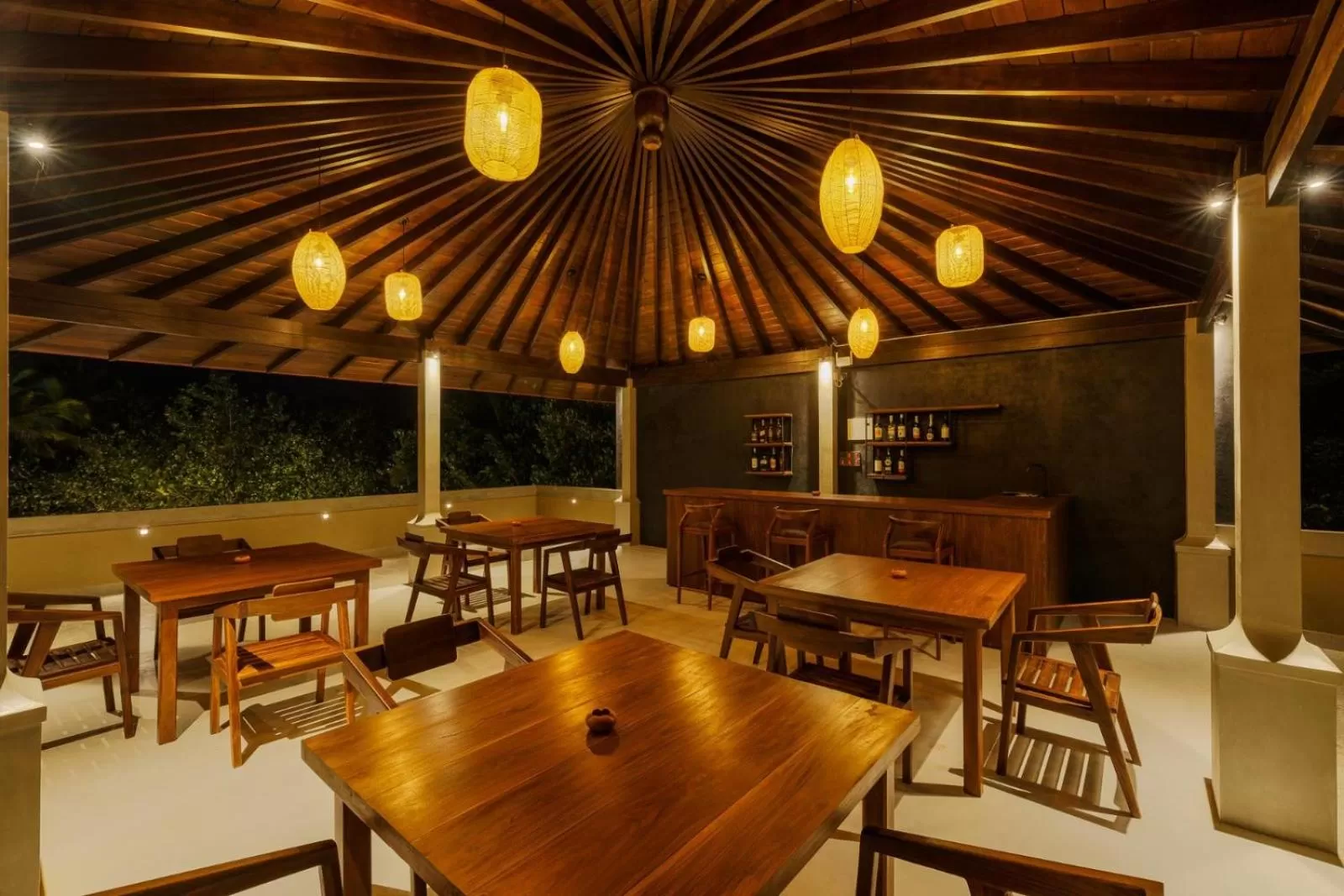 Restaurant/places to eat in Kiss Blossom