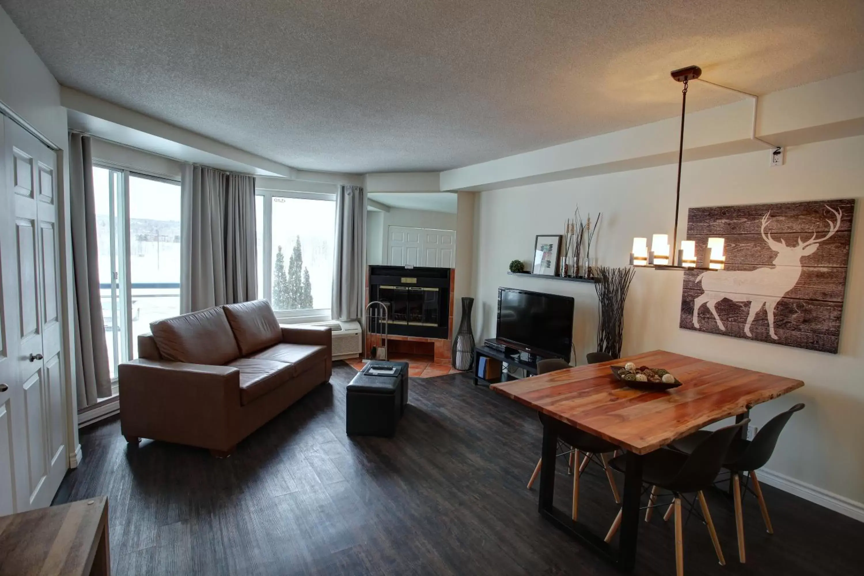 Living room, Seating Area in Hébergement Mont-Ste-Anne Condos