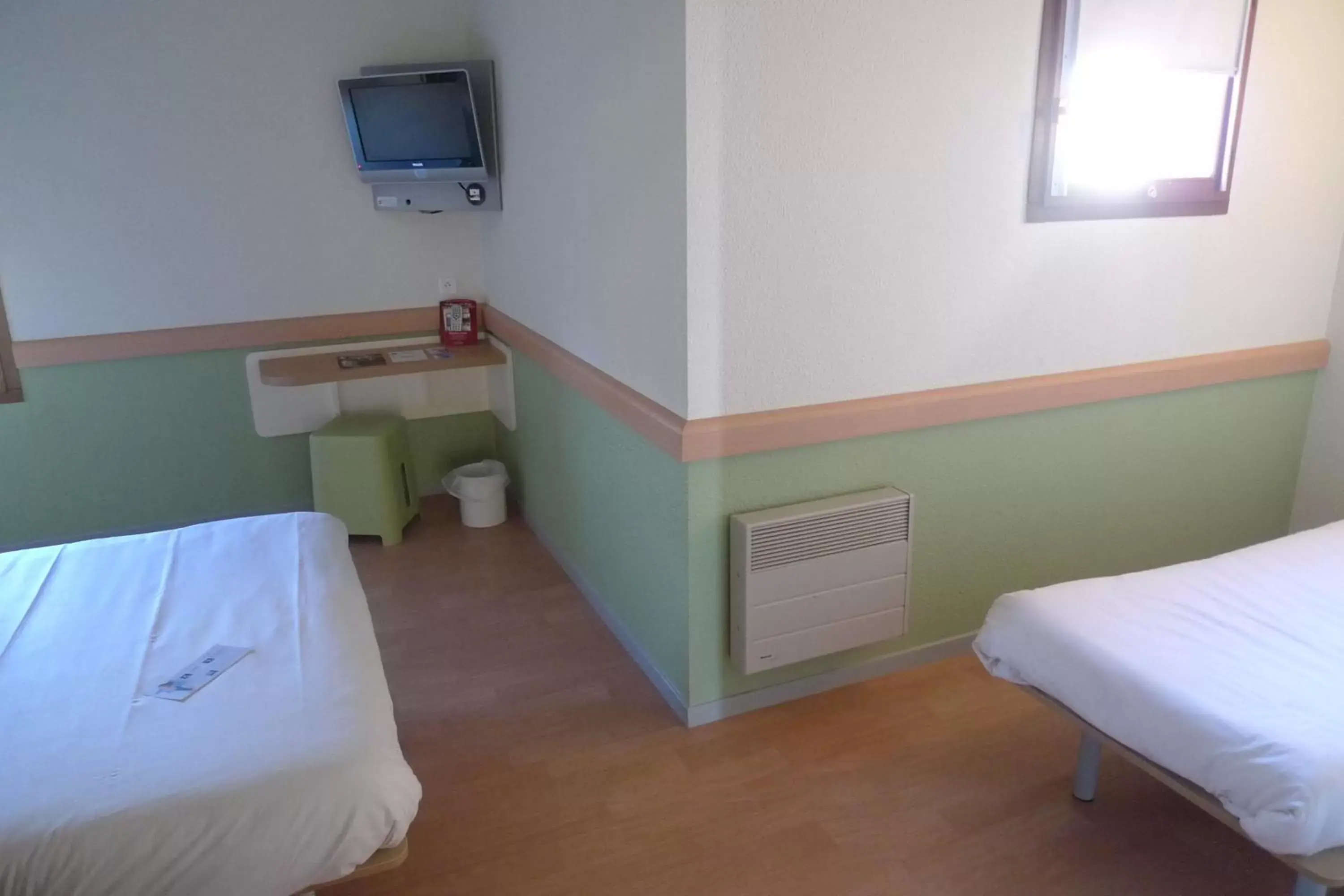 Bed in ibis budget Narbonne Sud A9/A61