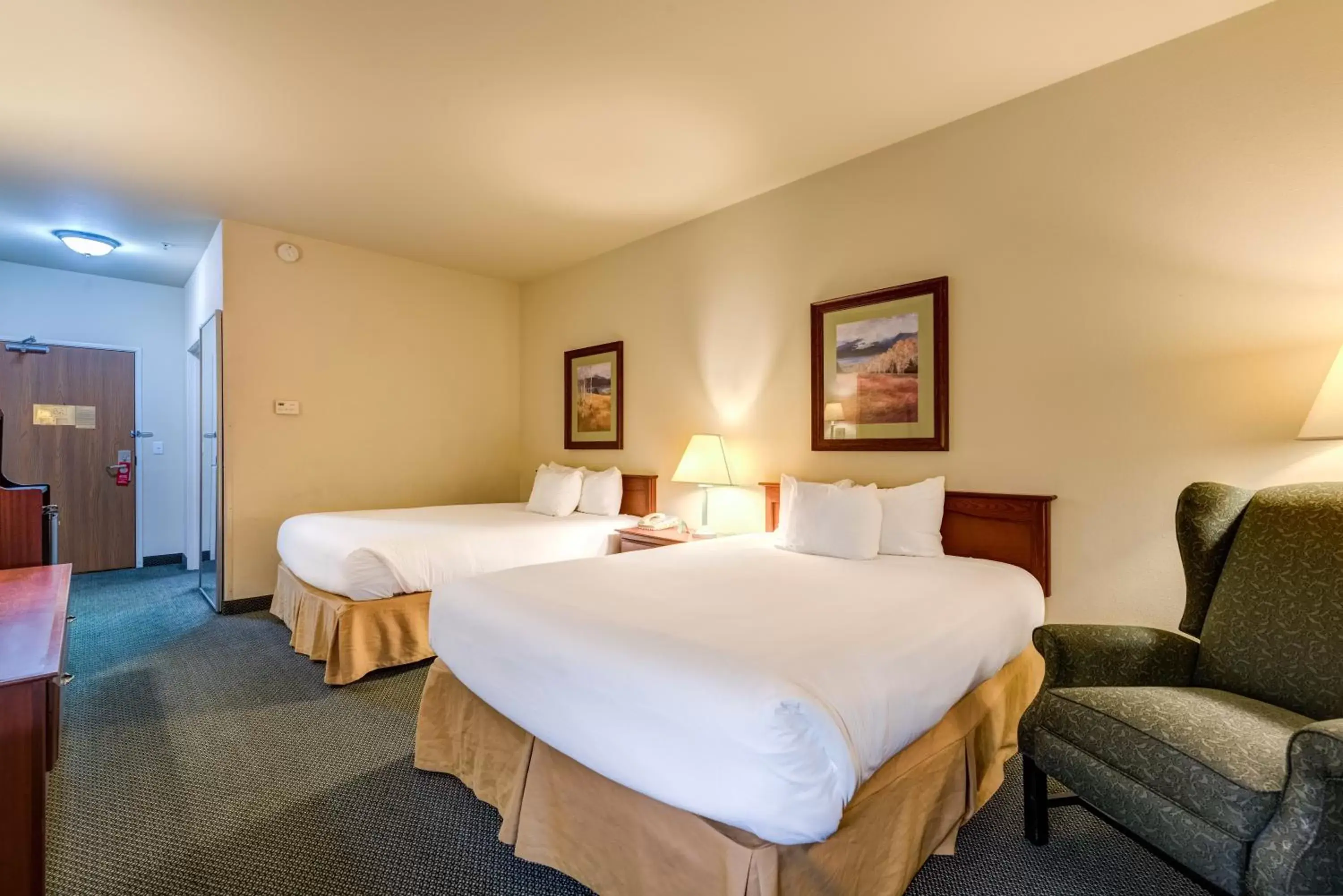 Bedroom, Bed in Grand River Hotel