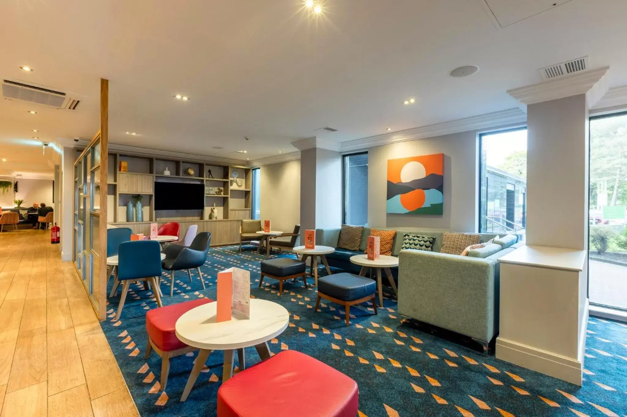 Property building, Lounge/Bar in Holiday Inn - Glasgow Airport, an IHG Hotel