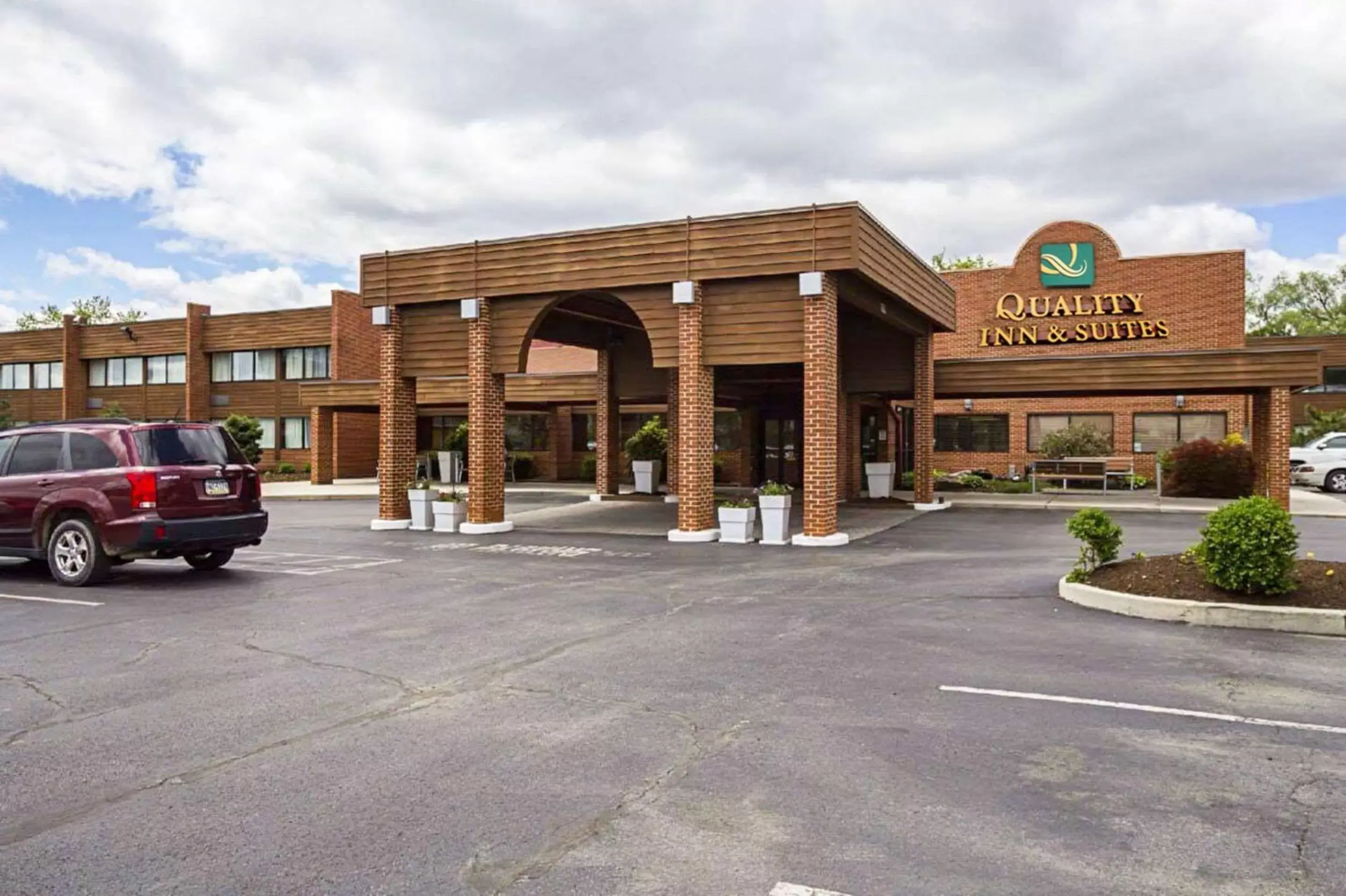 Property Building in Quality Inn & Suites Altoona Pennsylvania